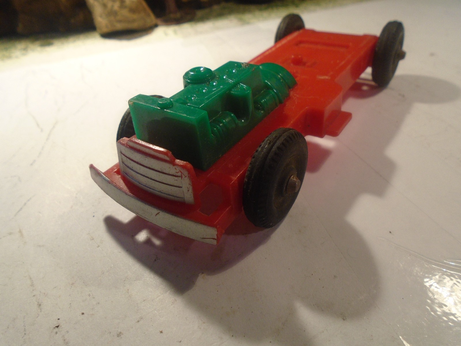 HULBY KIDDIE TOY TRUCK PLASTIC BASE CHASSIE, MOTOR AND WHEEL SET 1-185-1