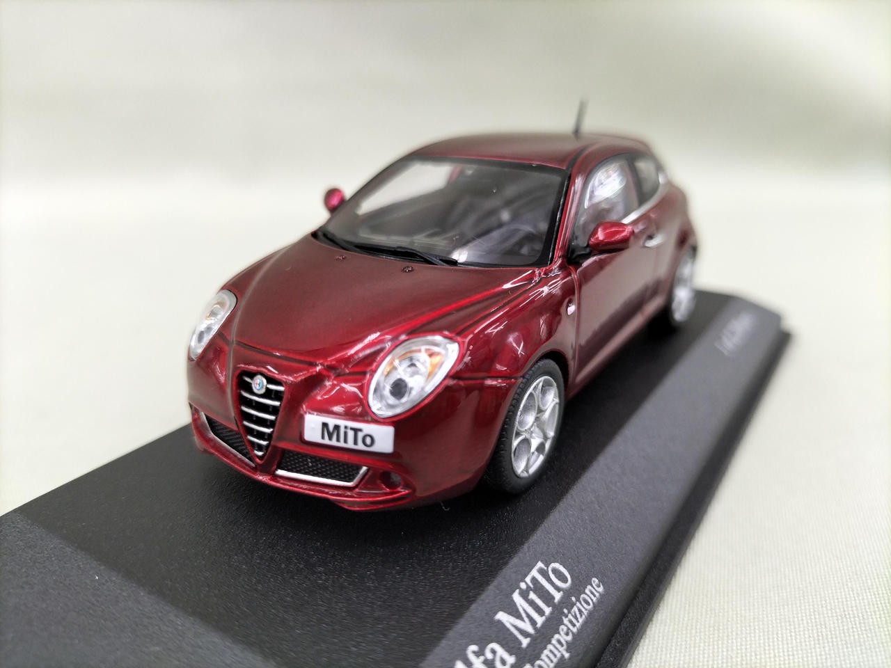 MINICHAMPS Red Metallic Alfa Mito 2009