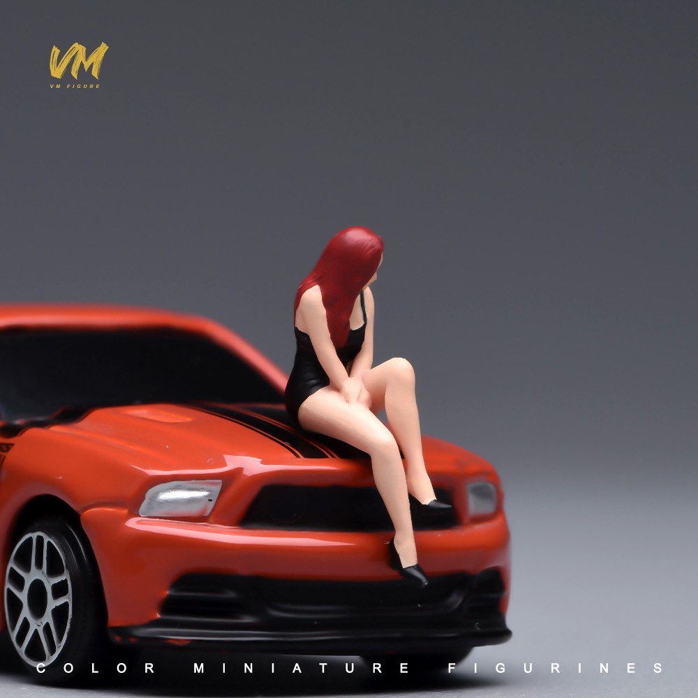 1/64 Miniatures Sexy Red Hair Beauty Scene Props Model Figures For Cars Vehicle