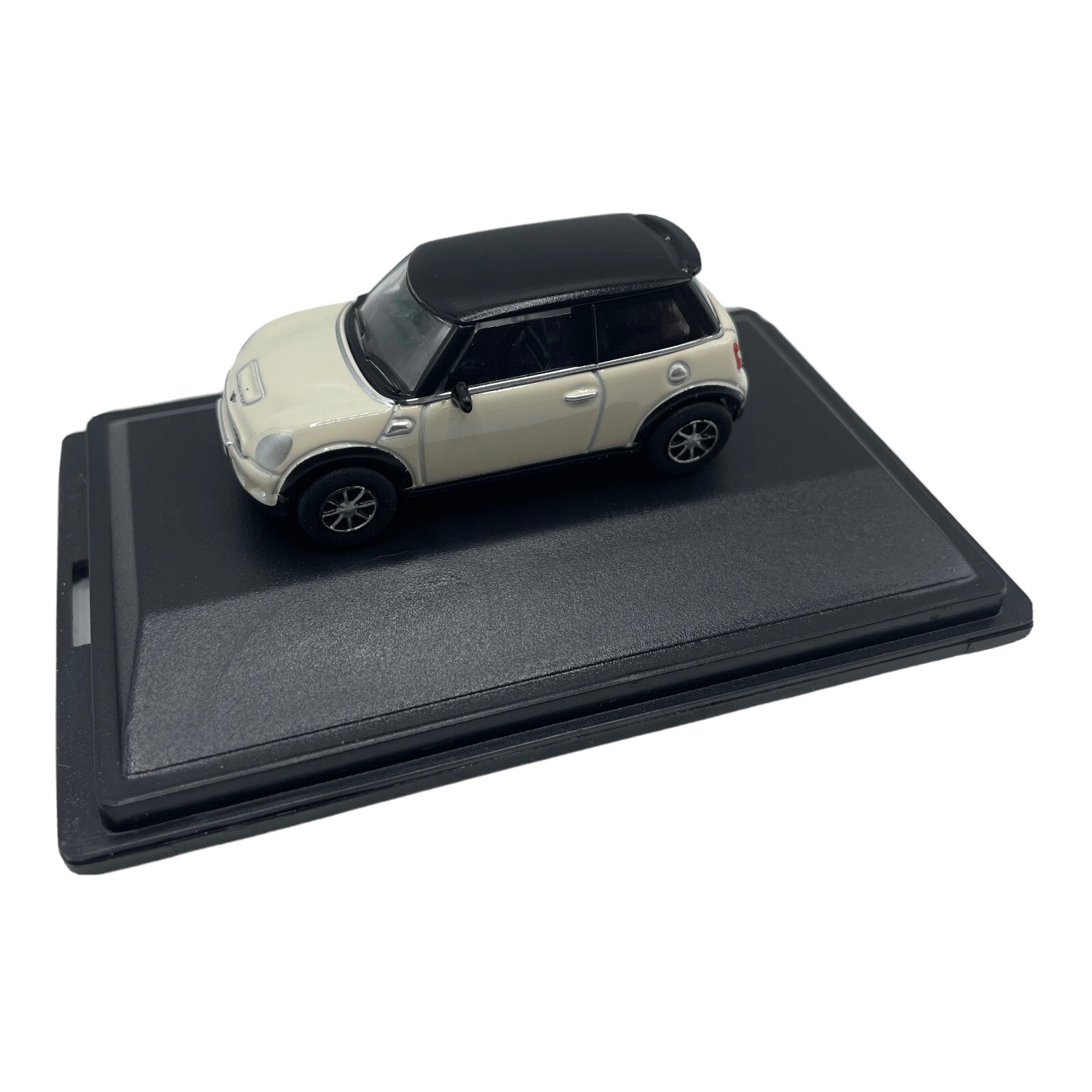MINI Cooper S Hardtop R56 Pepper White with Black Roof Diecast car 1:76 OO Scale