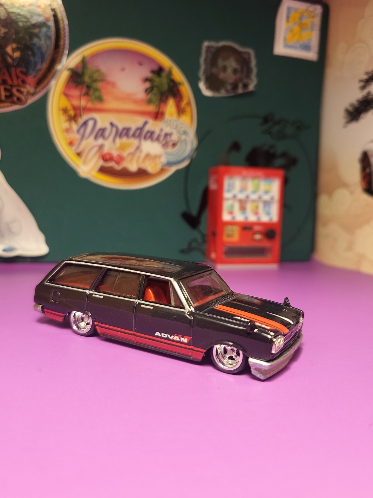 Hot Wheels Premium ’69 Nissan Skyline Van (F36) Loose Premium Team Transport