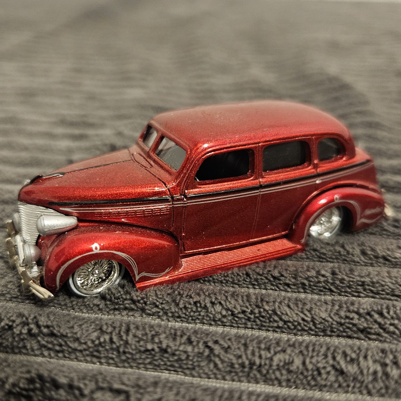 Jada Toys 1:64 1940 Chevrolet Chevy Master Deluxe Diecast Car Red Licensed