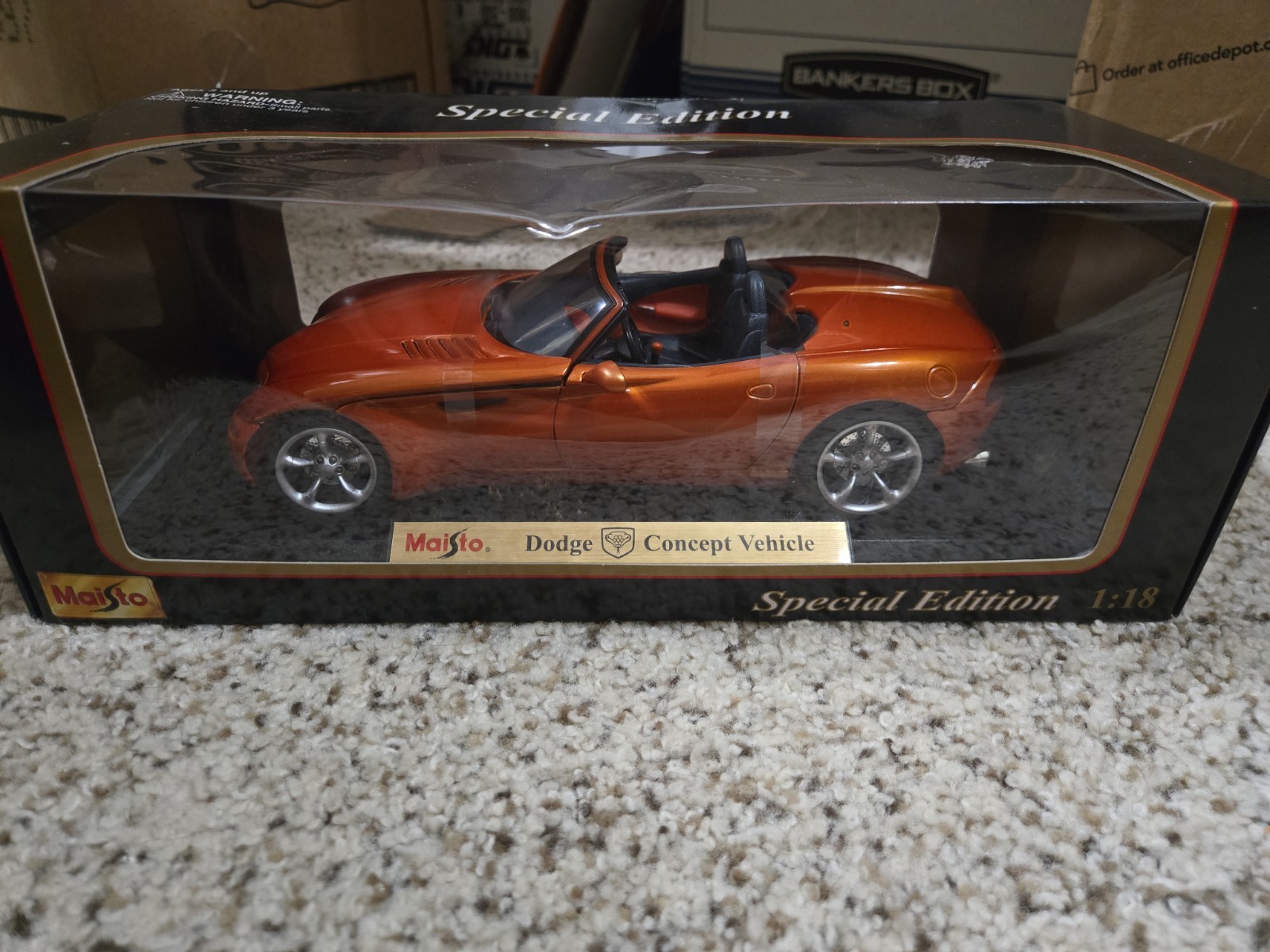 Vint. Maisto Special Edition 1:18 Diecast – Dodge Concept Vehicle Copper Orange
