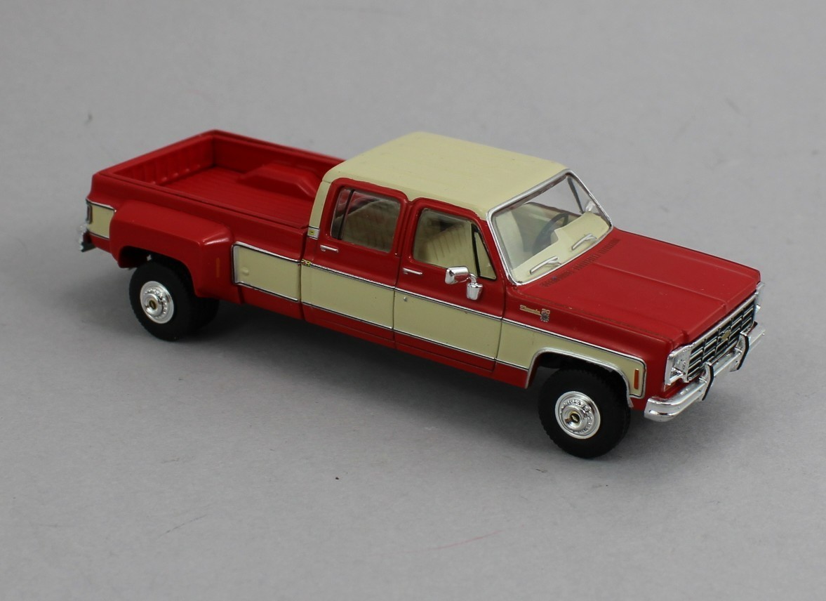 1:64 IXO Models *RED & TAN* 1975 Chevrolet Silverado C30 Dually Pickup Truck