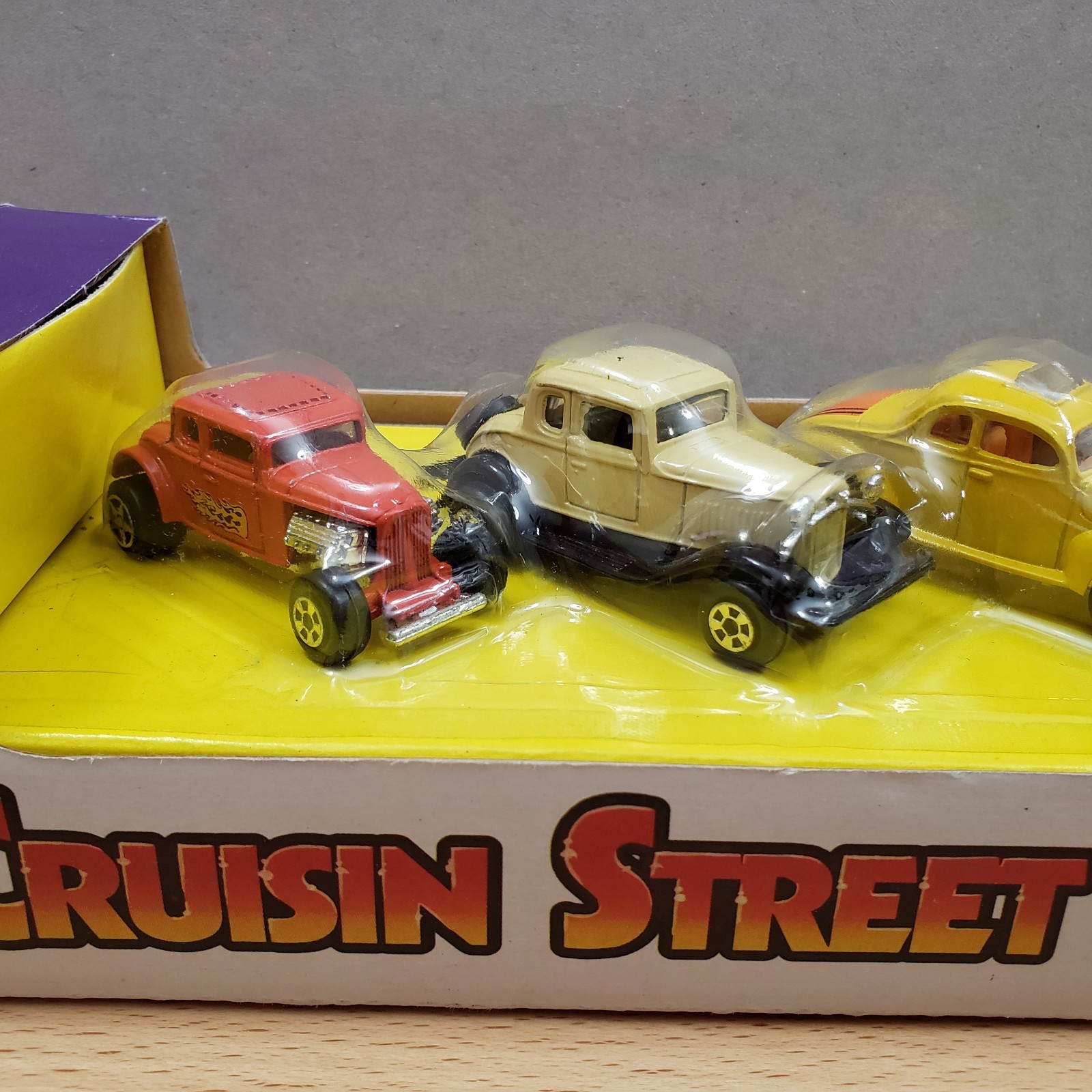 Ertl Ford Cruisin Street Rods 5-Car Set Diecast 1:64