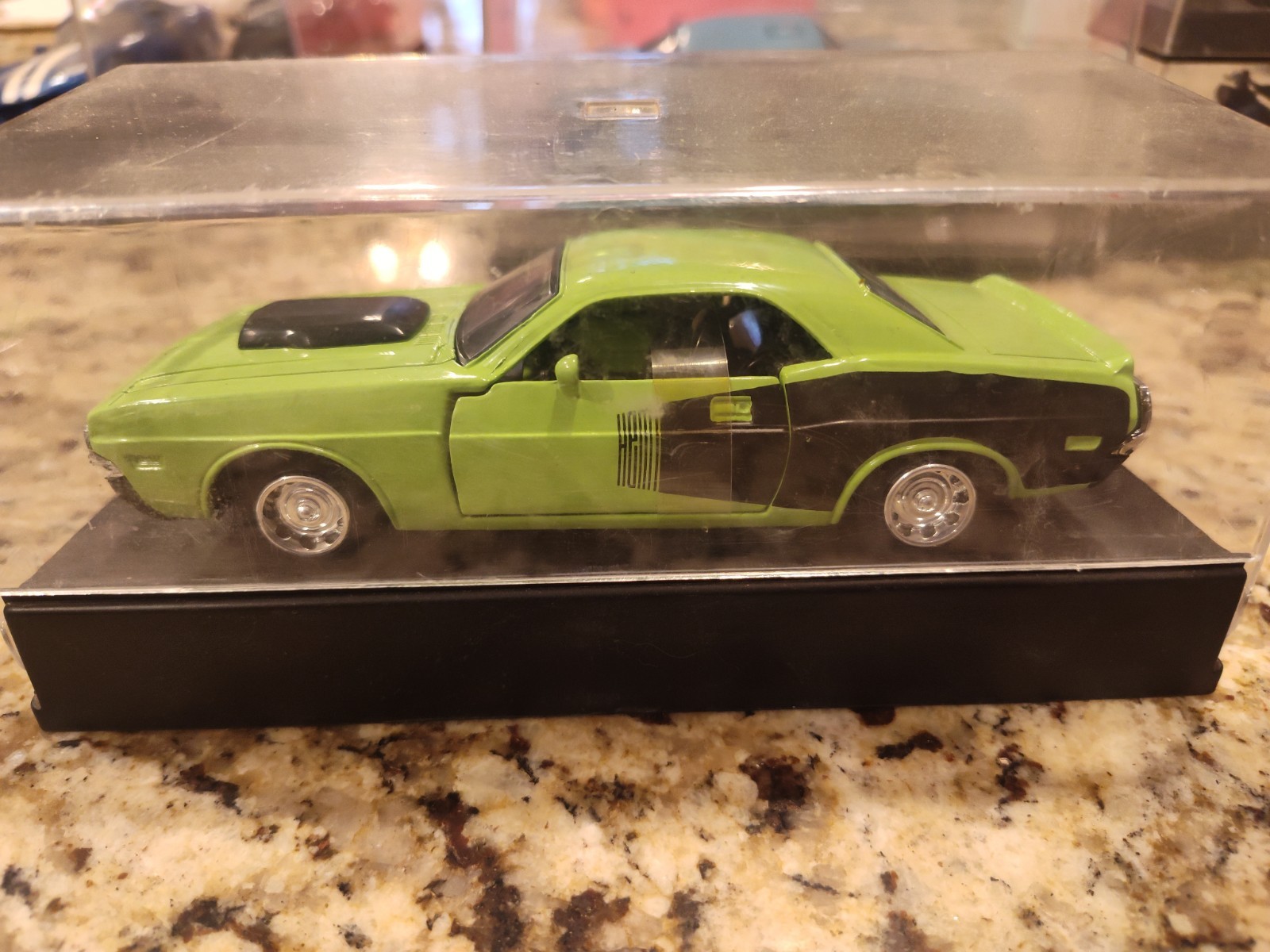 1/32 Diecast Cars And Quads in Clear Display Cases