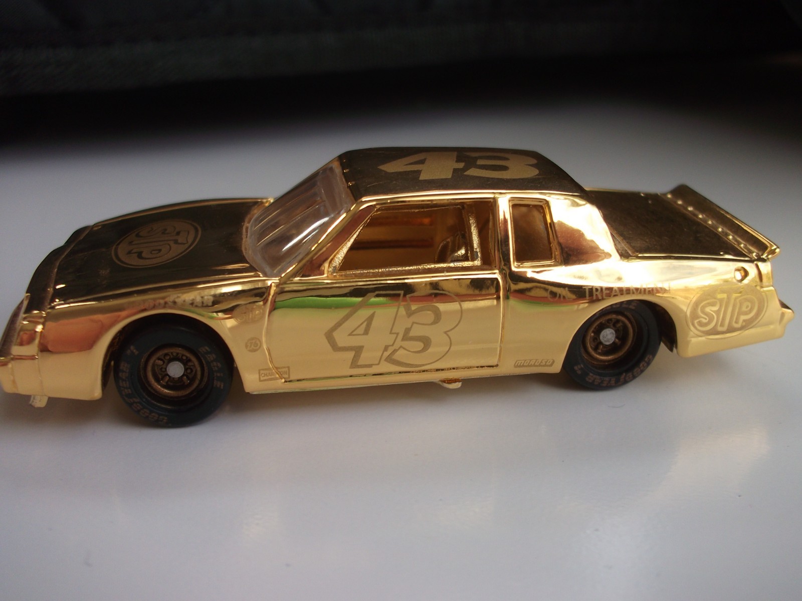 RICHARD PETTY VINTAGE 1981 BUICK REGAL RACING CHAMPIONS 1/64 24 KT. GOLD NASCAR