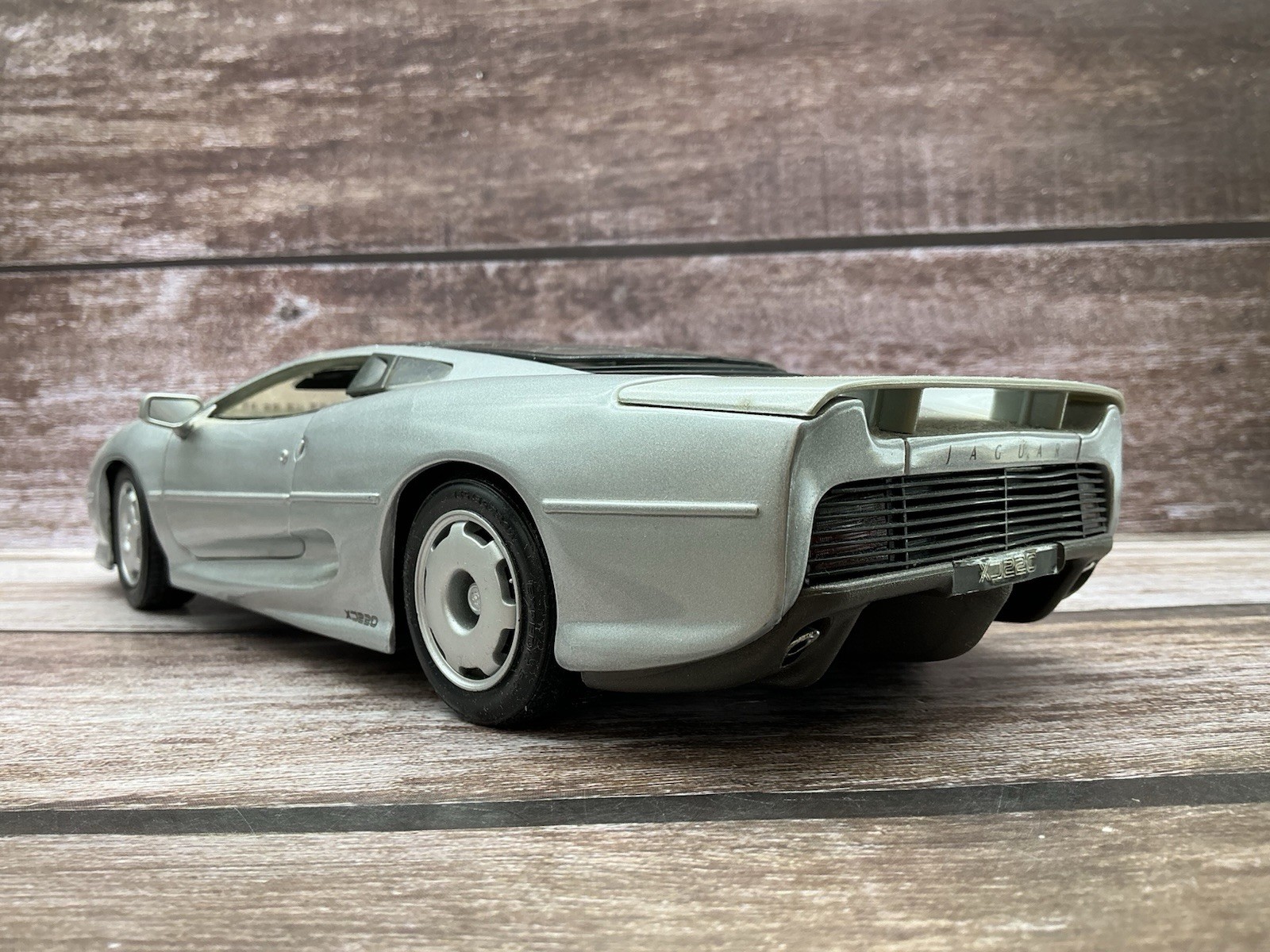 Maisto 1/18 ~ 1992 Jaguar XJ220 ~ Silver