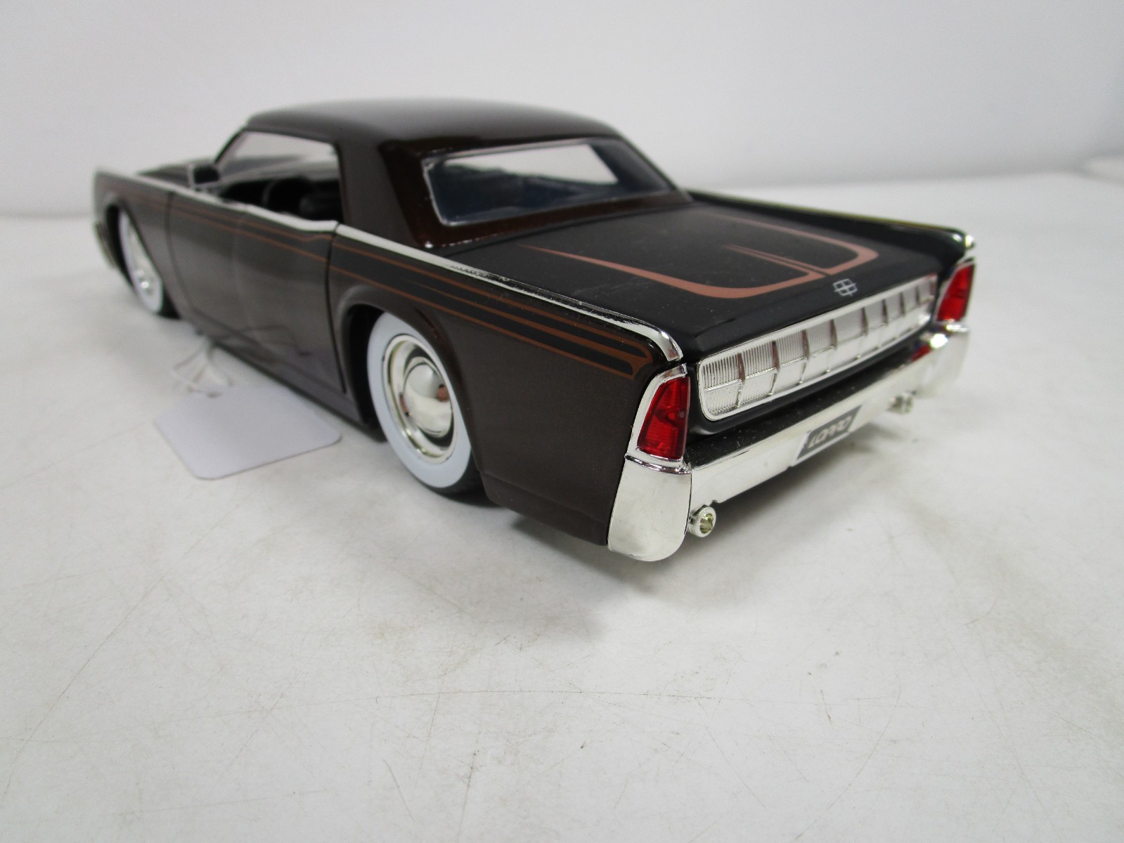 JADA 1/24 LOPRO METALLIC BROWN 1963 LINCOLN CONTINENTAL NICE *READ*