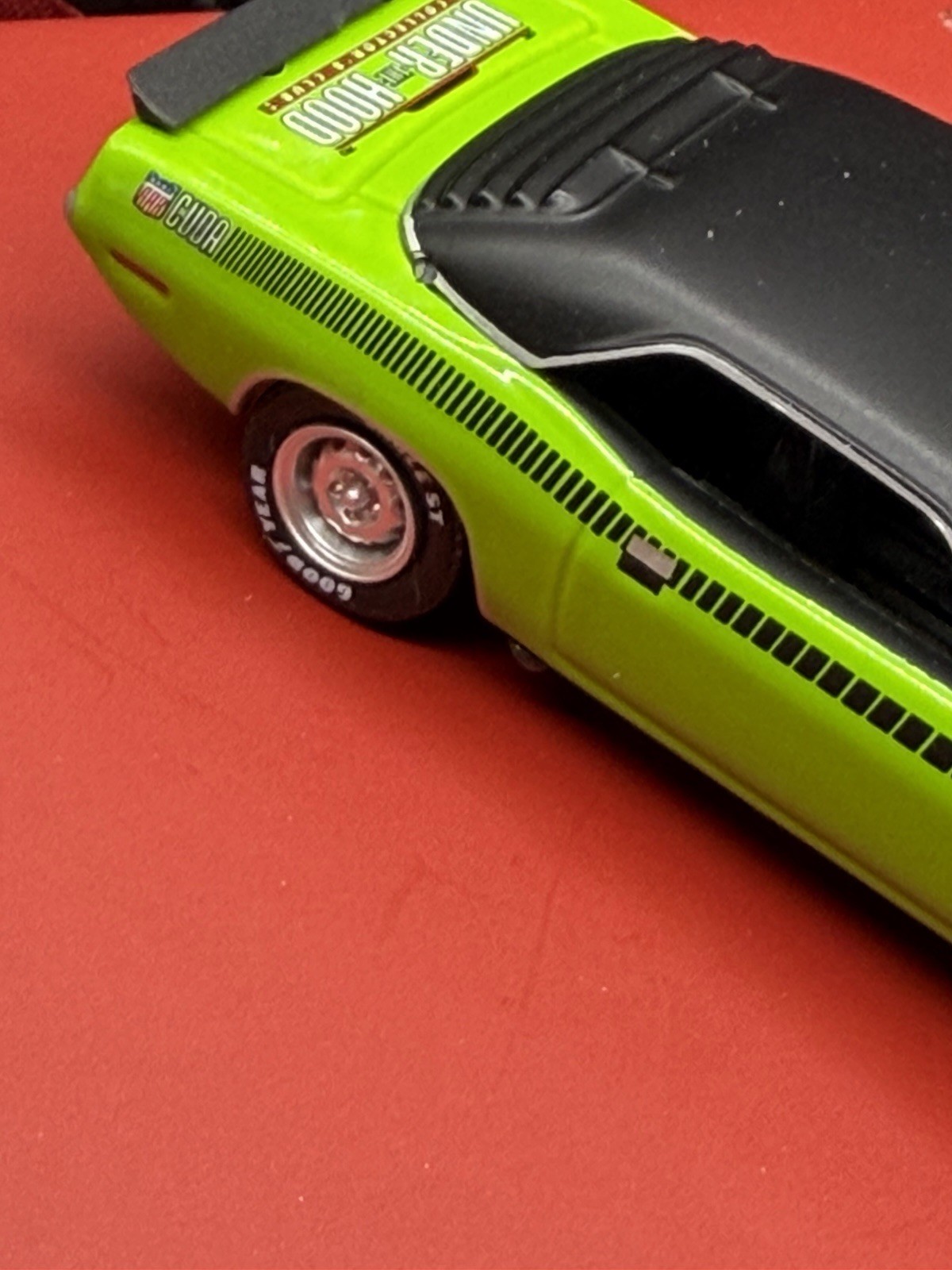 Greenlight Under The Hood Plymouth Cuda W/Uth Keychain+ Other GL Mopar Cars1:64