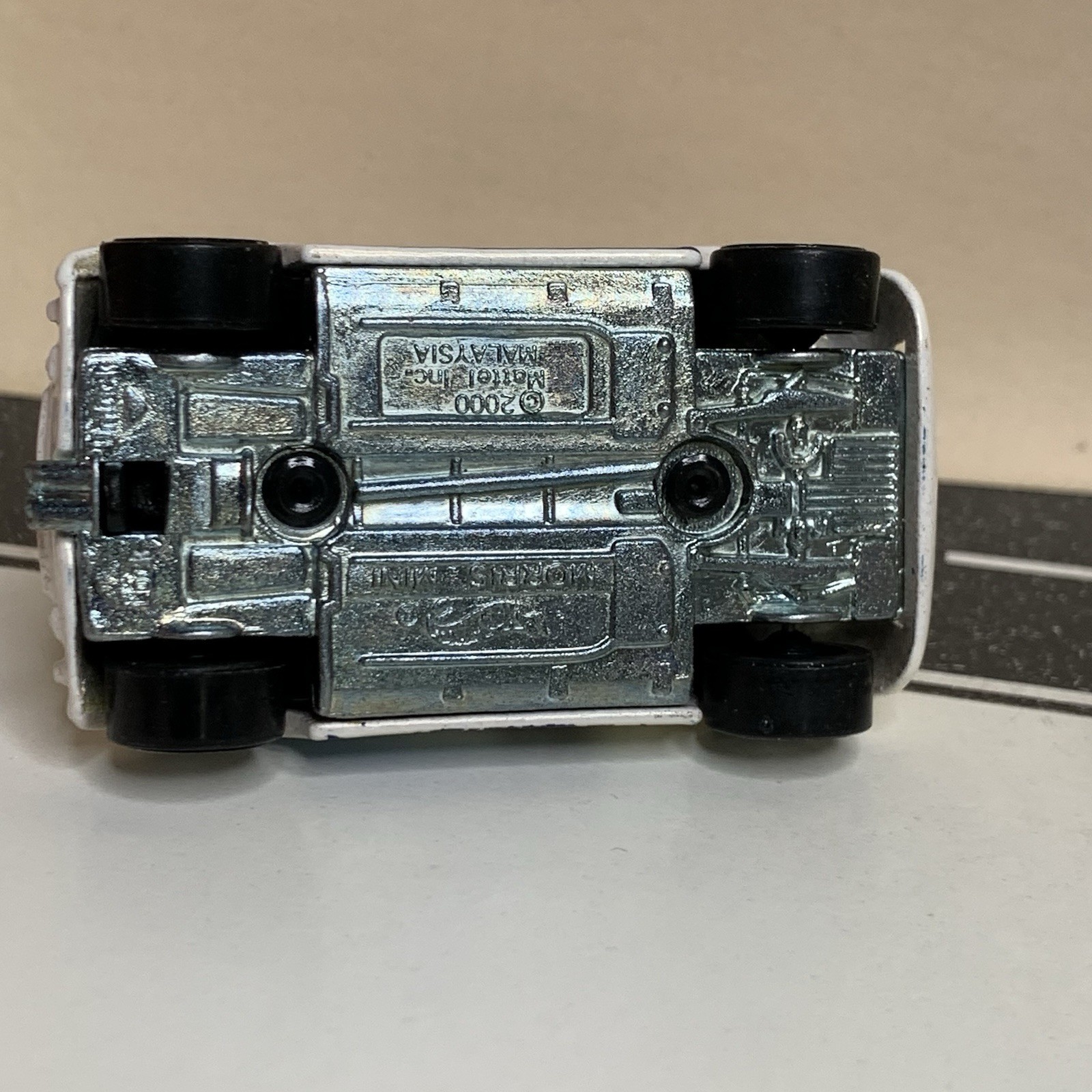 2007 Hot Wheels Pop Offs Series #1/4 #37 Morris Mini White w/Chrome 10 Sp Wheels