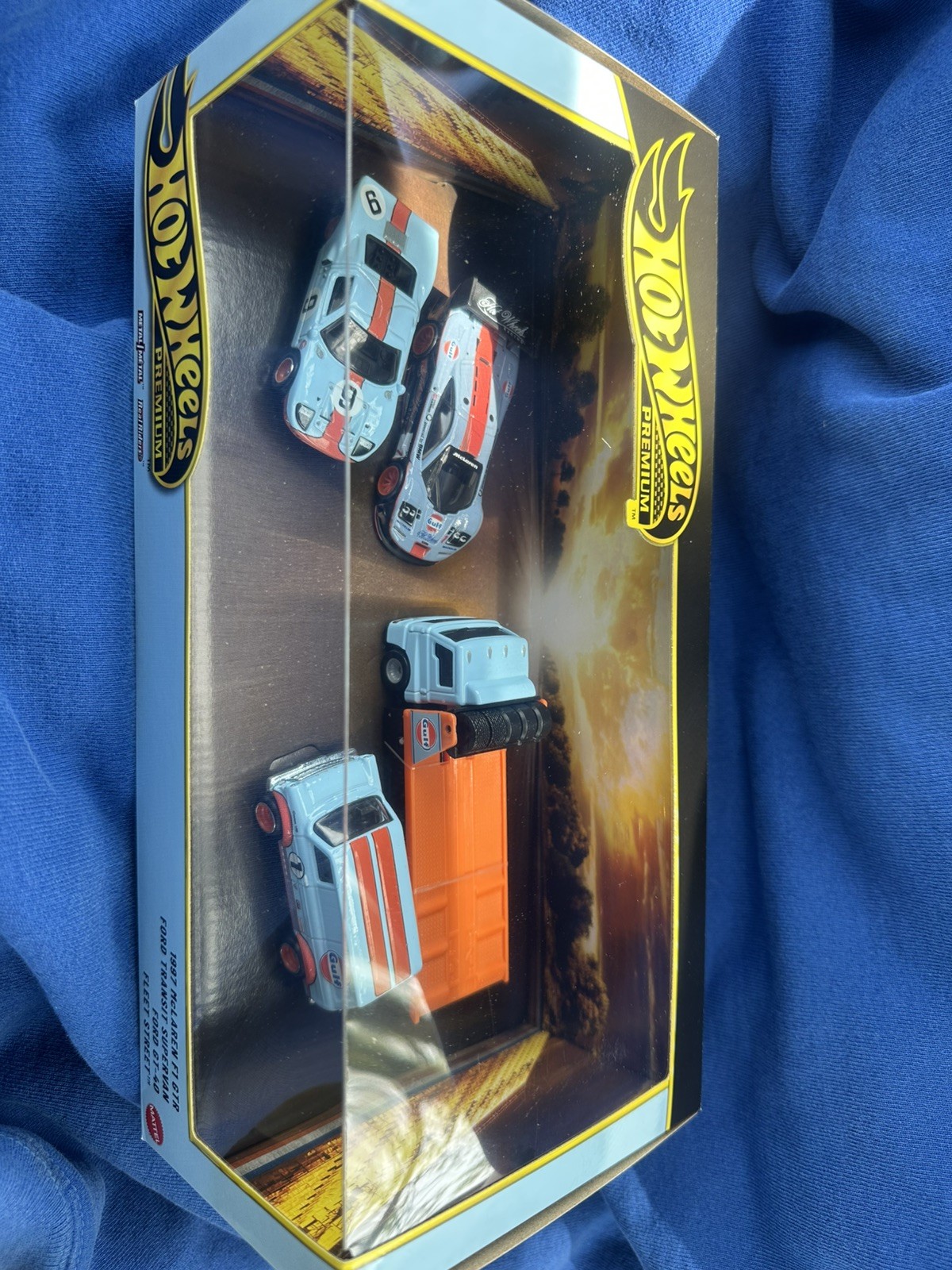 Hot Wheels Premium Diorama Gulf Set McLAREN F1, Supervan, Ford GT-40 SET OF 2