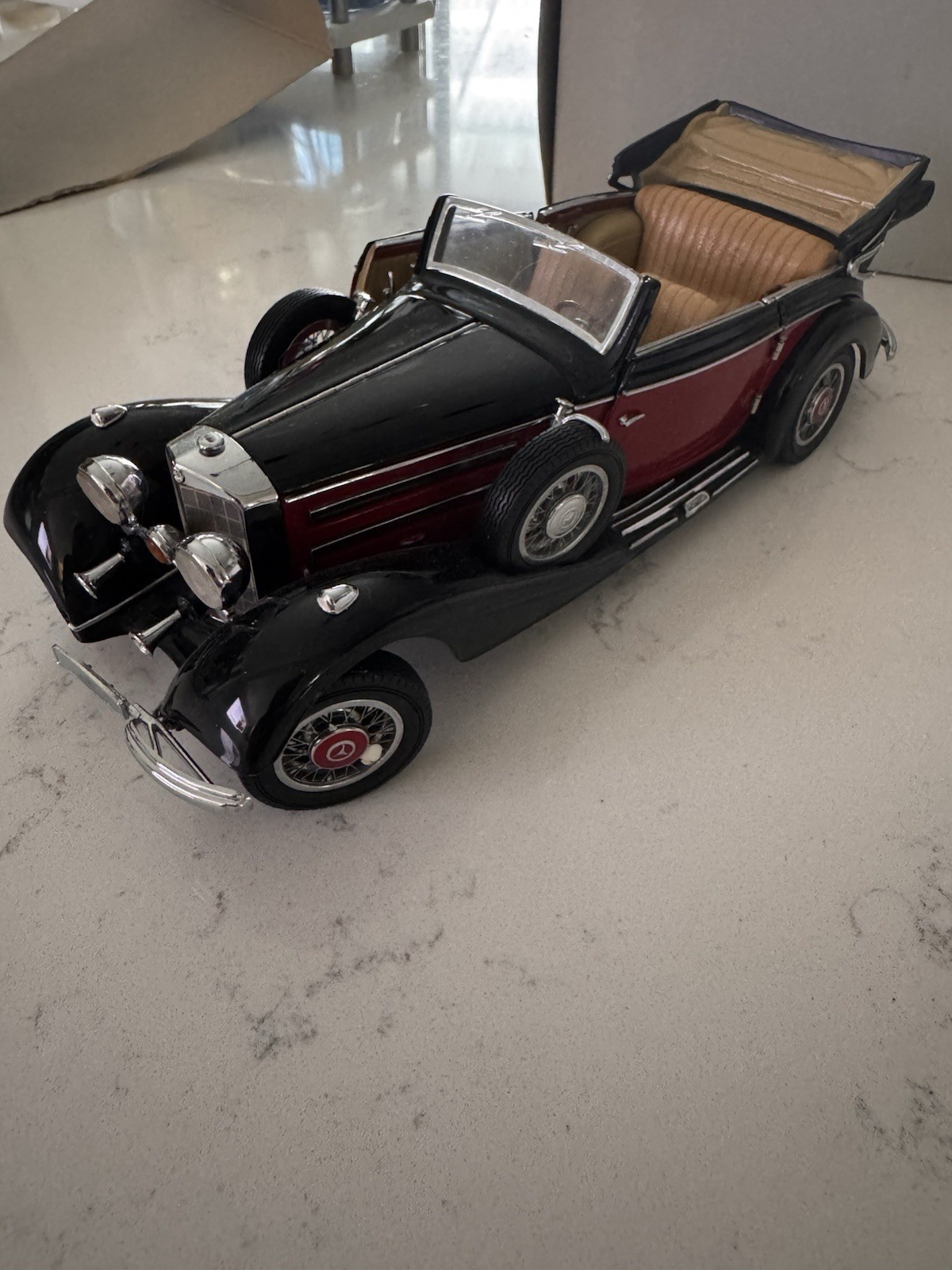 CMC 1:24 Mercedes-Benz 540K Cabriolet B 1936 Diecast Black/Red w/ Stand