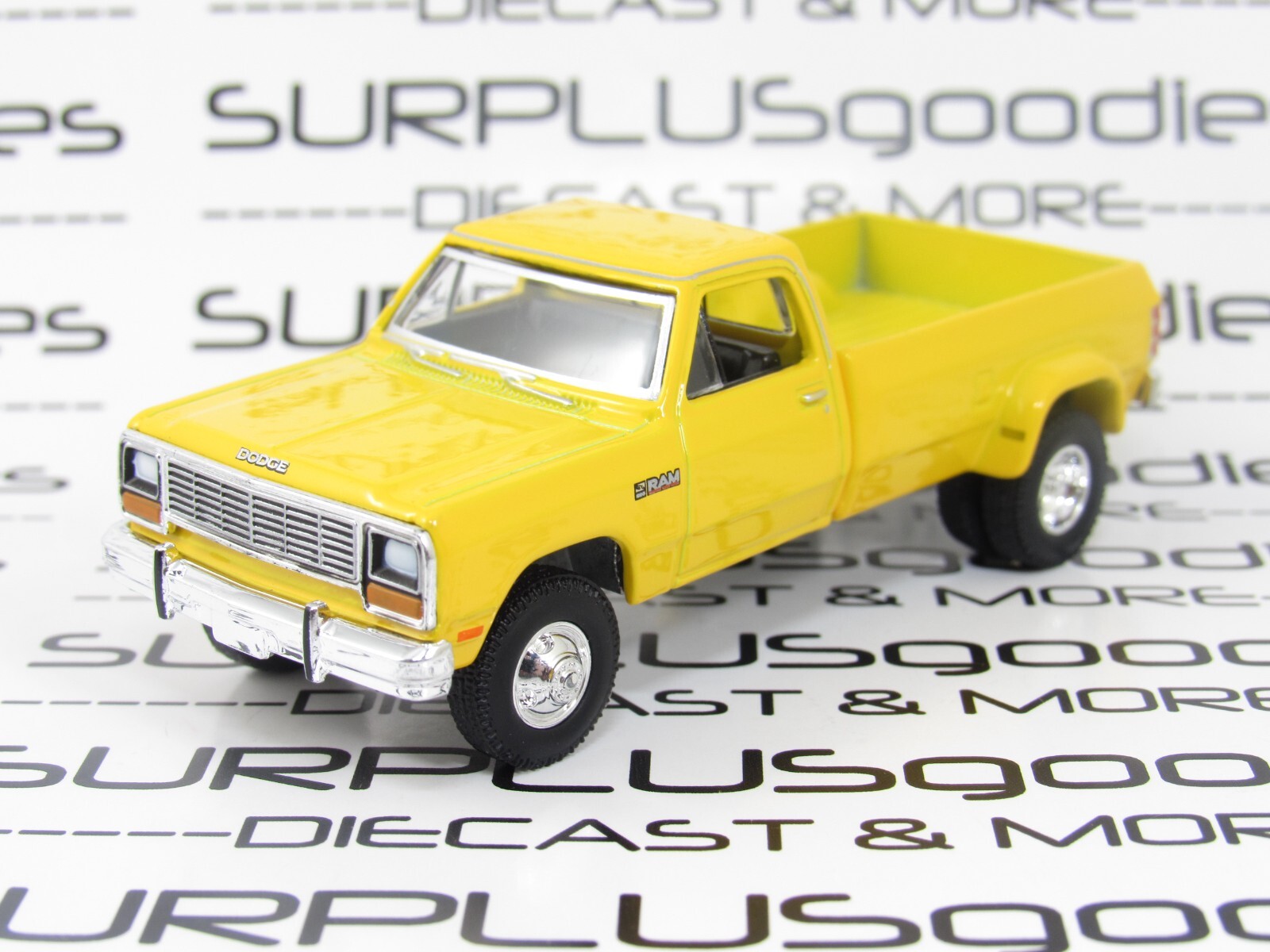 Greenlight 1:64 LOOSE Yellow 1982 DODGE RAM D-350 D350 Farm Dually Pickup