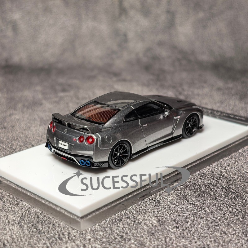 Motorhelix 1:64 R35 GT-R NISMO Track Edition Diecast Model