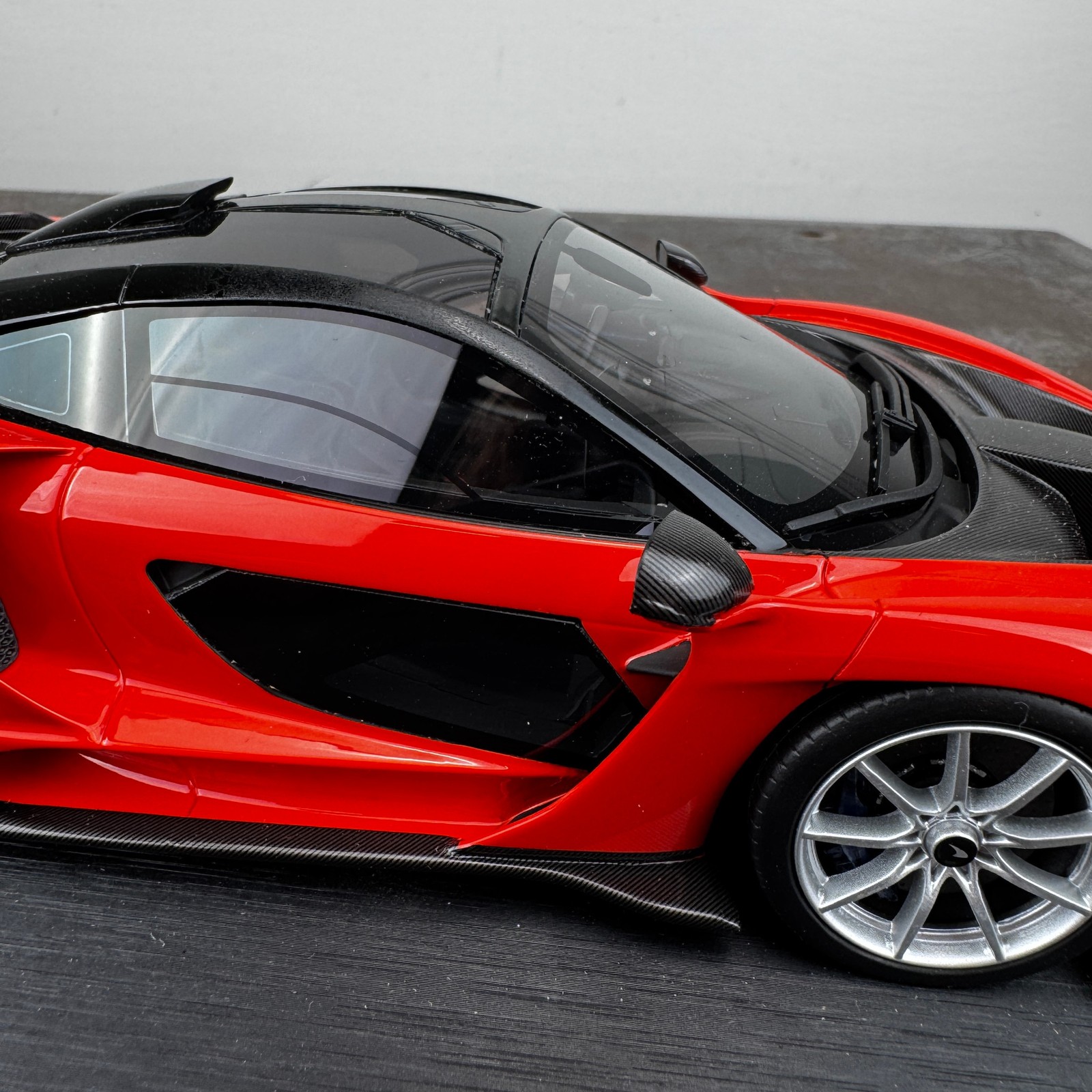 TRUESCALE MINIATURES – McLAREN SENNA 1:18 Mira Orange – No. 180EMI5