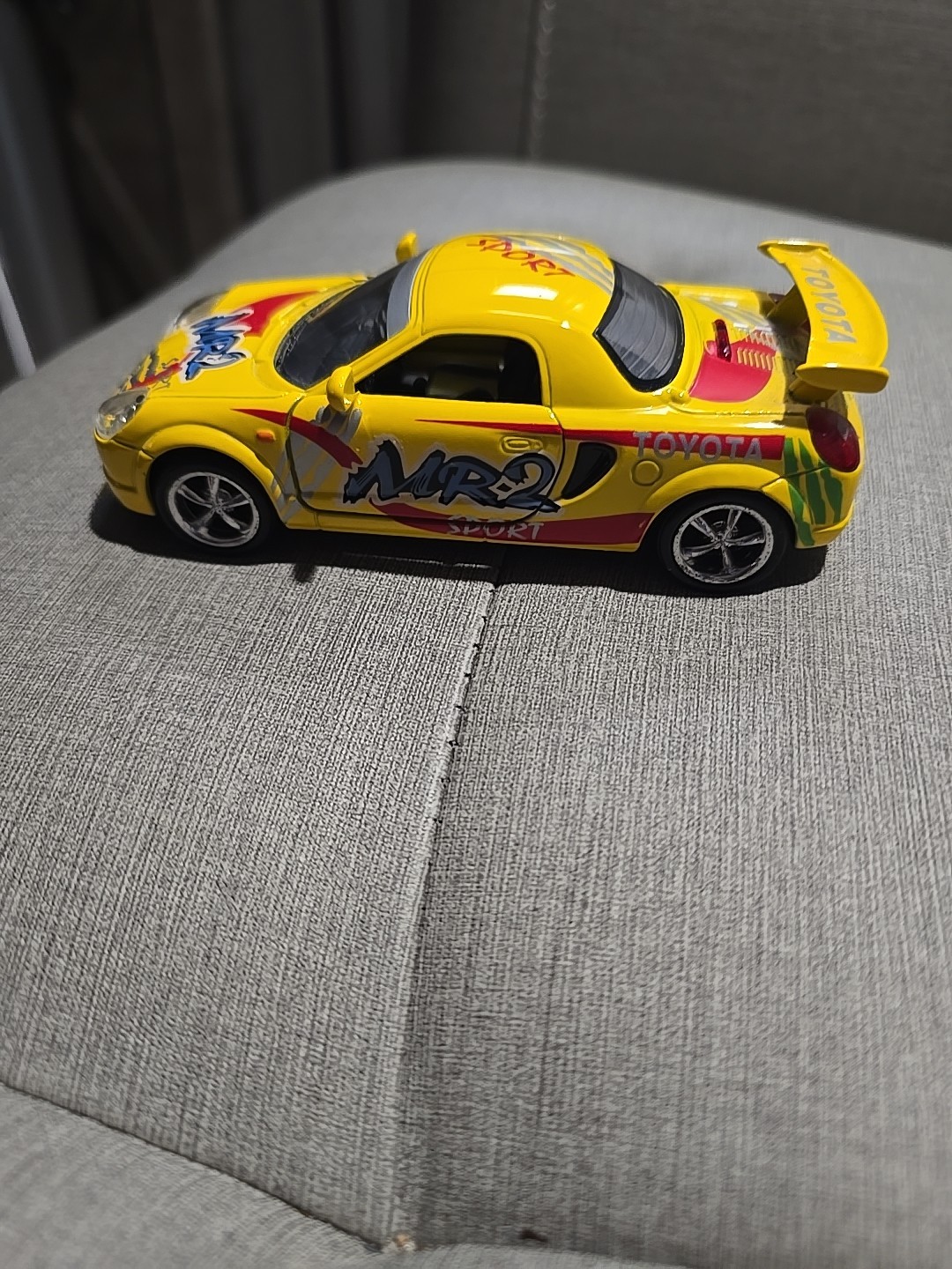 Kintoy Die Cast Toyota MR2 Sport Car 1:32 Scale