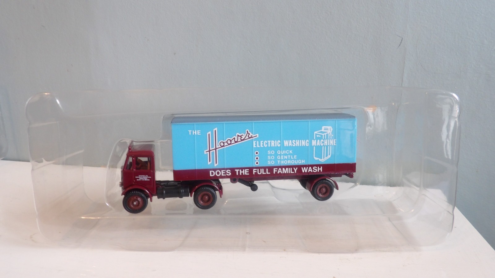 E.F.E. **E19501 HOOVER AEC MAMMOTH MAJOR ARTICULATED BOXVAN LORRY BOXED.