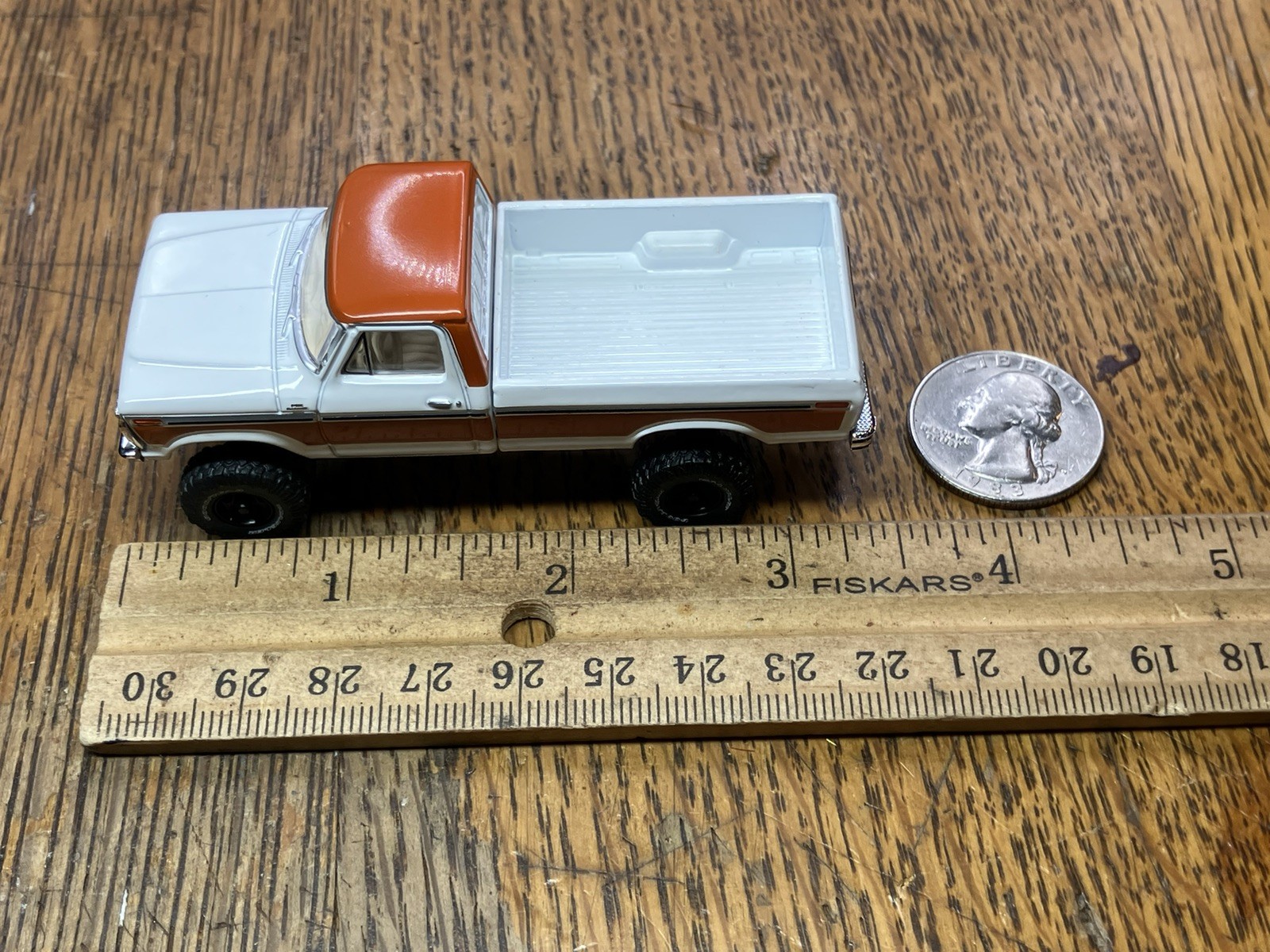 1977 Ford F-150 Ranger Explorer Lifted 4×4 Truck 1/64 Diecast Custom Greenlight