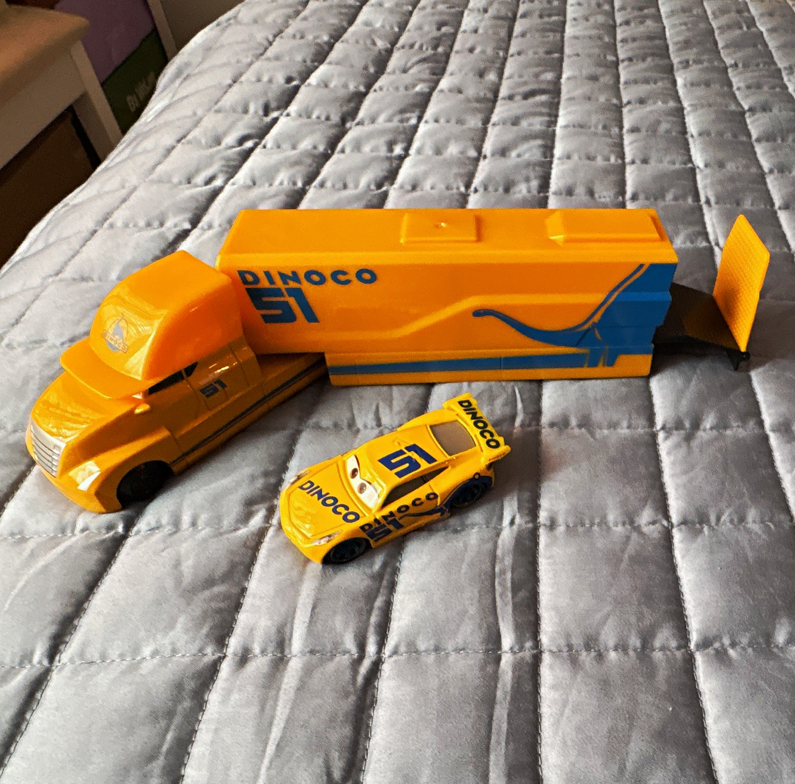 Disney Pixar Cars Dinoco 51 Yellow & Blue Truck and Trailer Diecast Vehicle Set