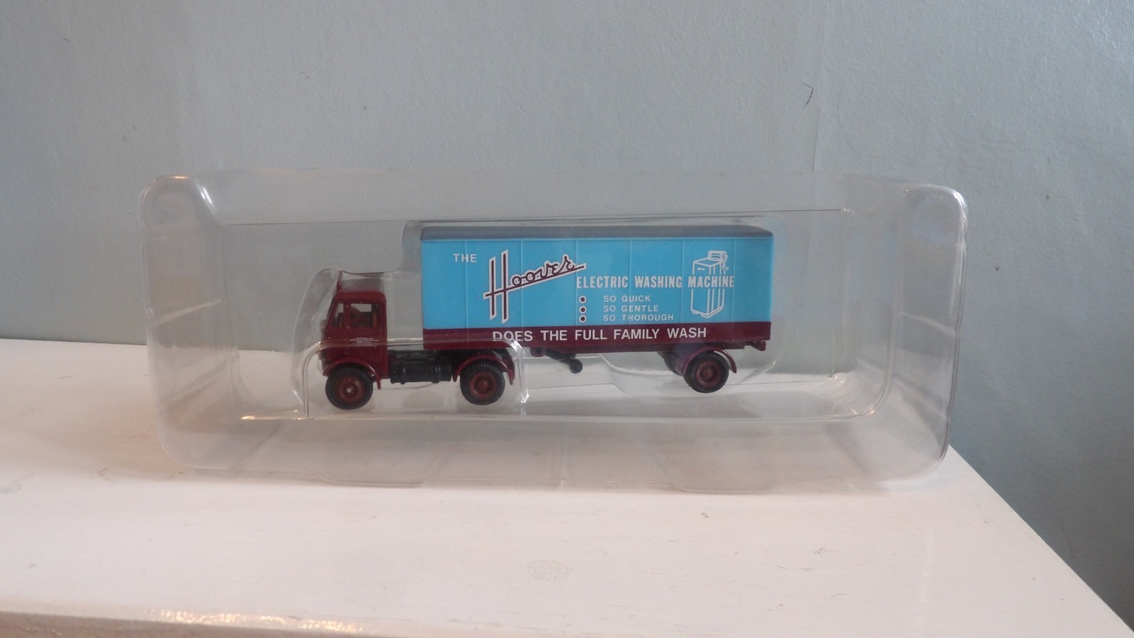E.F.E. **E19501 HOOVER AEC MAMMOTH MAJOR ARTICULATED BOXVAN LORRY BOXED.