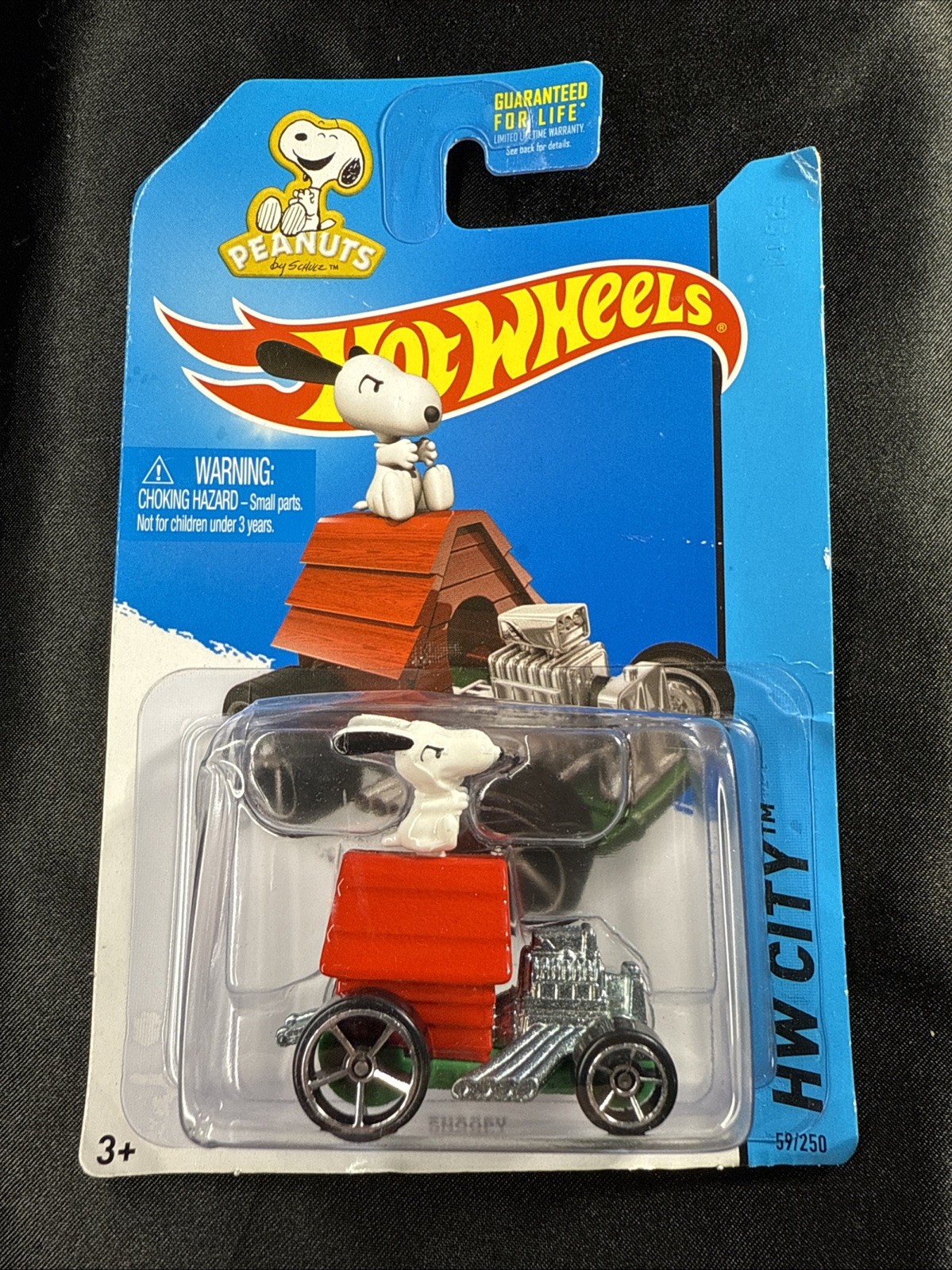 Hot Wheels HW City 2013 Peanuts Snoopy Doghouse Car 59/250