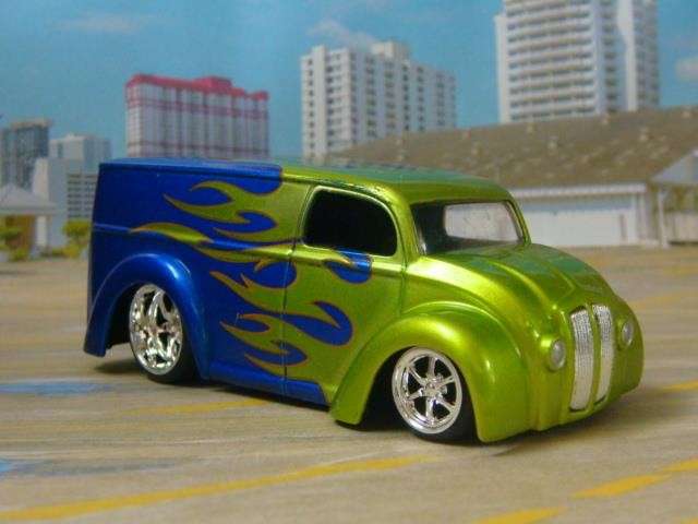 Slammed 1926-1986 Divco V8 Hot Rod Panel Delivey Van 1/64 Scale Limited Edit M