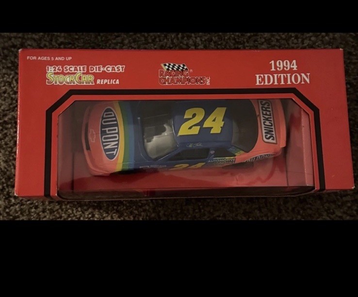 Racing Champions Jeff Gordon 1994 NASCAR #24 DuPont 1:24 Diecast Car & Gym Bag