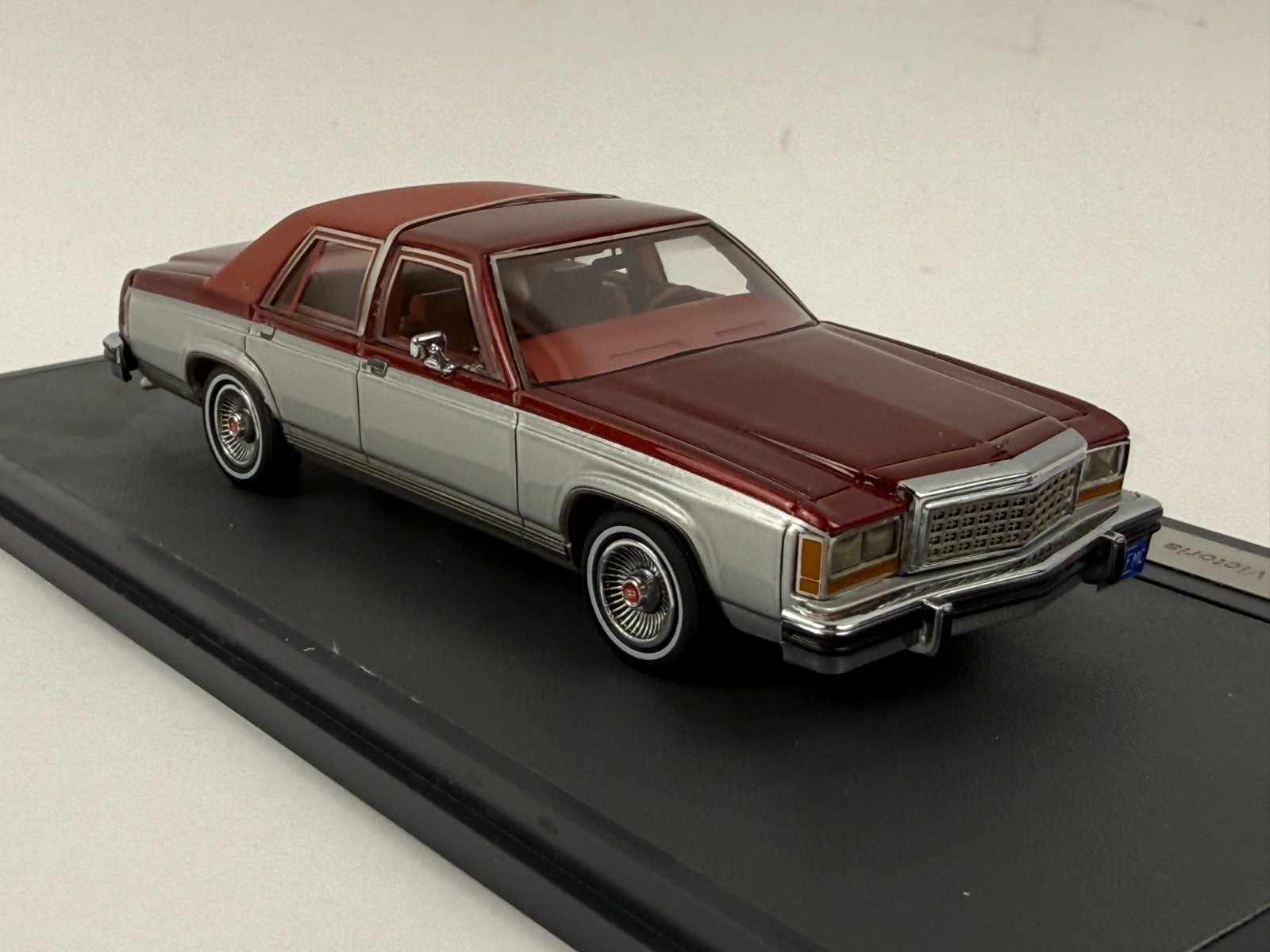 Matrix 1:43 1986 Ford LTD Crown Victoria LX Dark Red/Silver MX20603-402 – LE 408