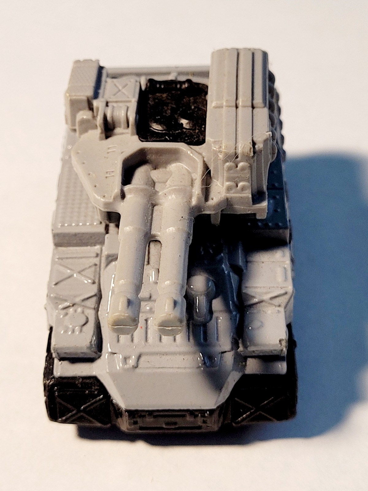 2013 Matchbox Blockade Buster Tank MB907 Heroic Rescue Series K33 Die-Cast 1:64