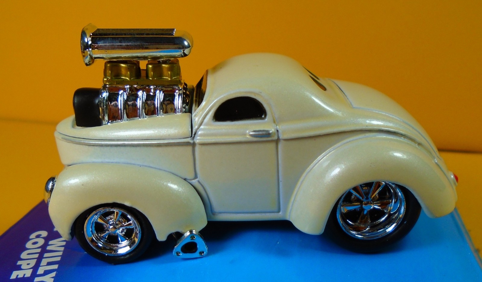 1941 41 Ford Willy’s Coupe Muscle Machines 1/64 2002 *NEW