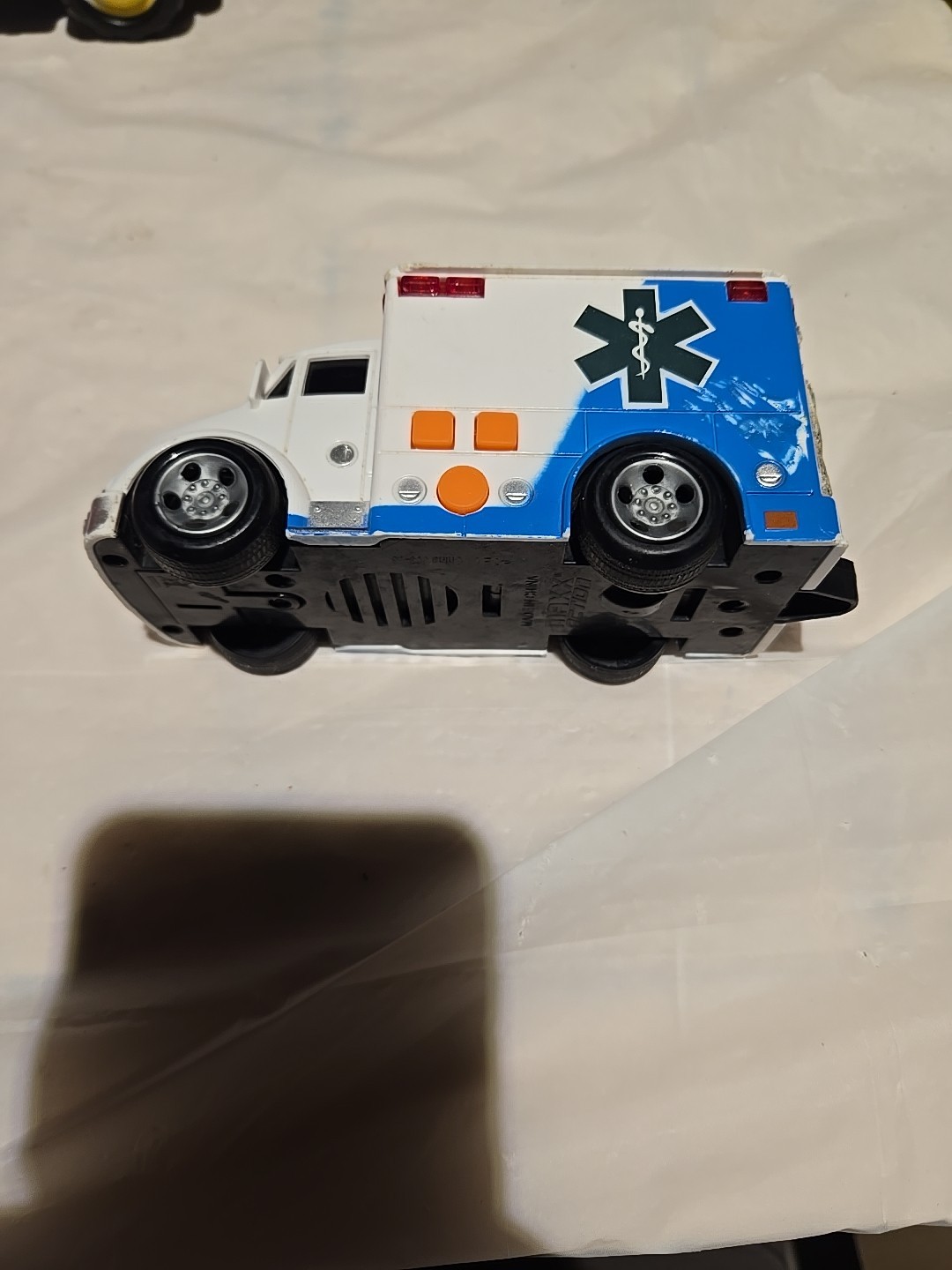 7 Emergency! Vehicle Lot Sight & Sound Toys