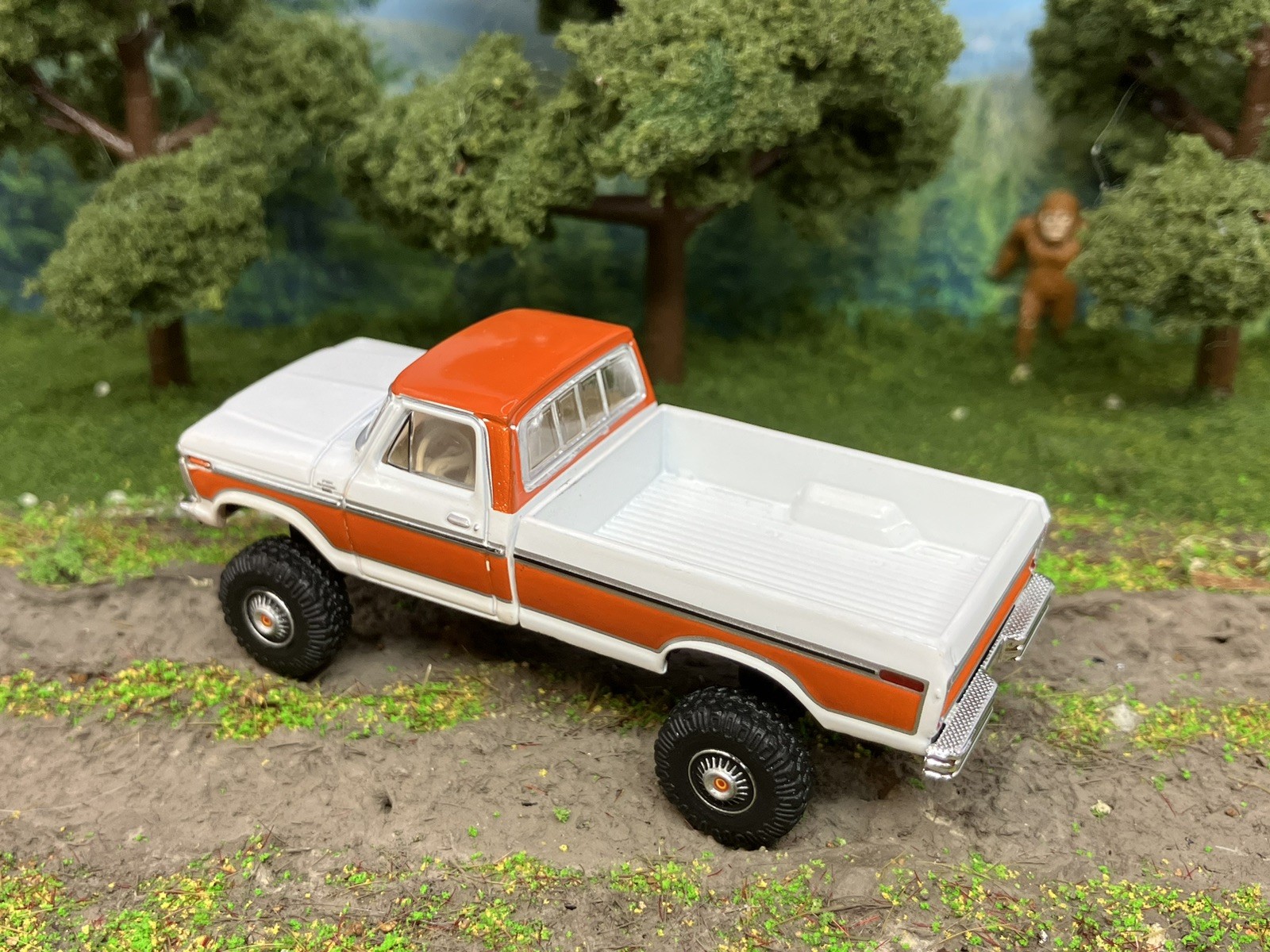 1977 Ford F-150 Ranger Explorer Lifted 4×4 Truck 1/64 Diecast Custom Greenlight