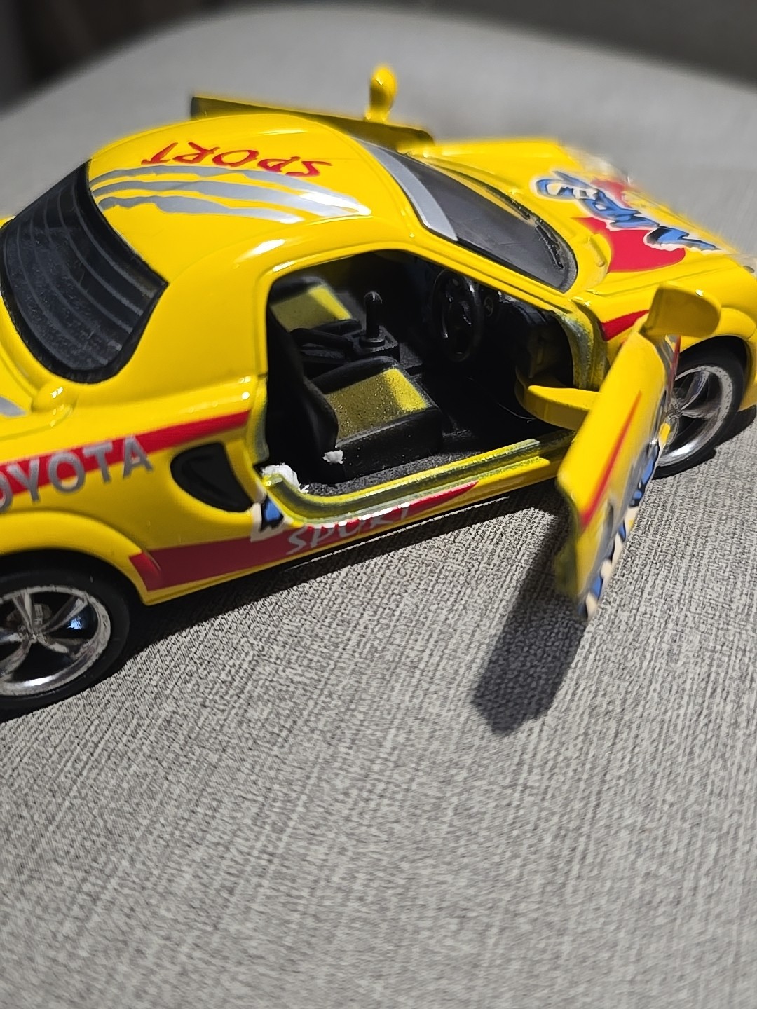 Kintoy Die Cast Toyota MR2 Sport Car 1:32 Scale