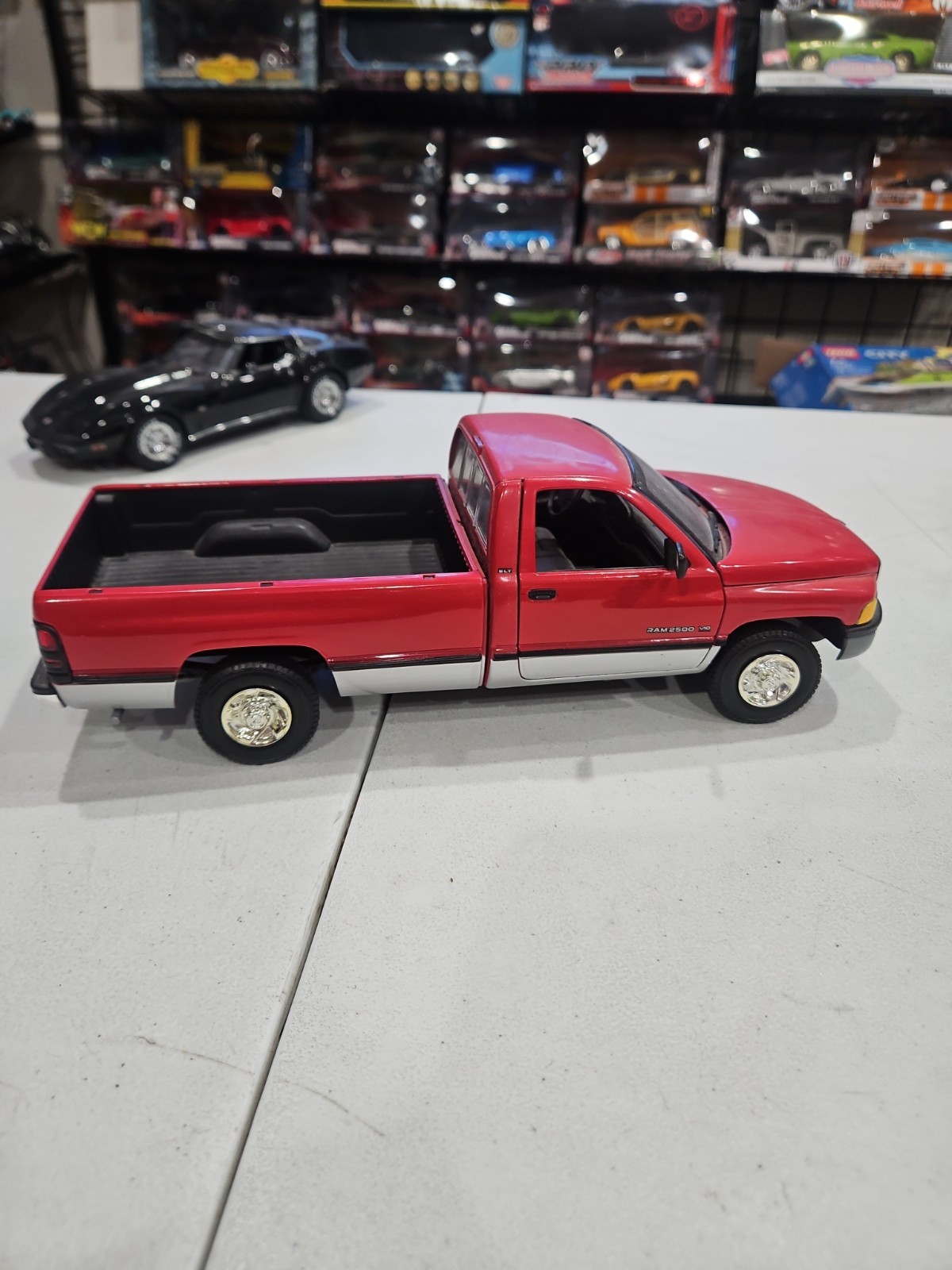 ERTL – 1995 DODGE RAM 2500 V-10 PICKUP TRUCK – 1/18 Diecast No Box