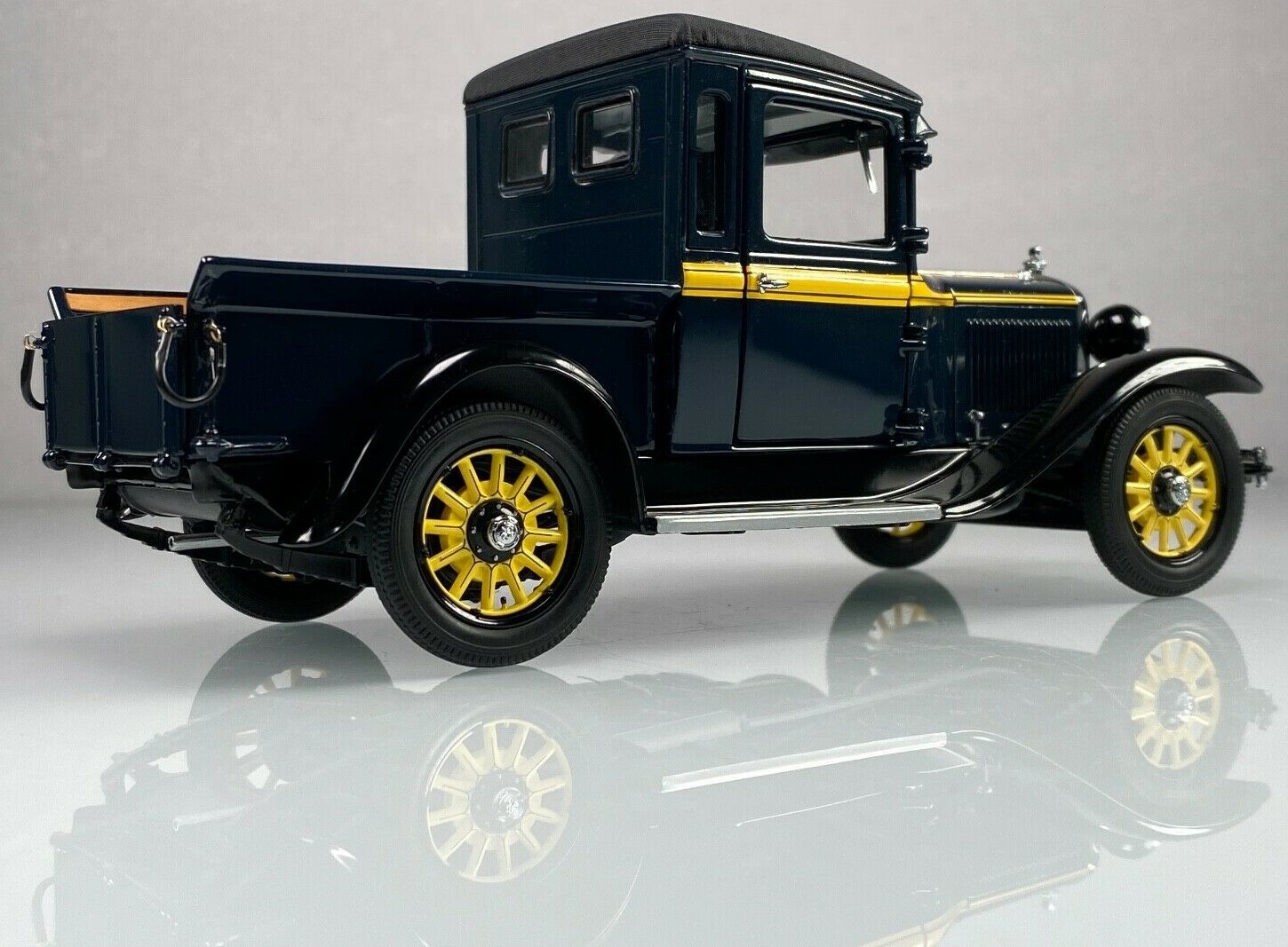 Dodge Chrysler Plymouth Ram Pickup Truck Car Classic Wagon Carousel BLU1 24 1 18
