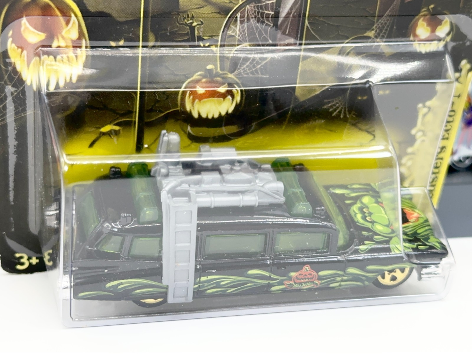Hot Wheels 2012 Ghostbusters Ecto-1 Kroger Happy Halloween Exclusive w/Protector
