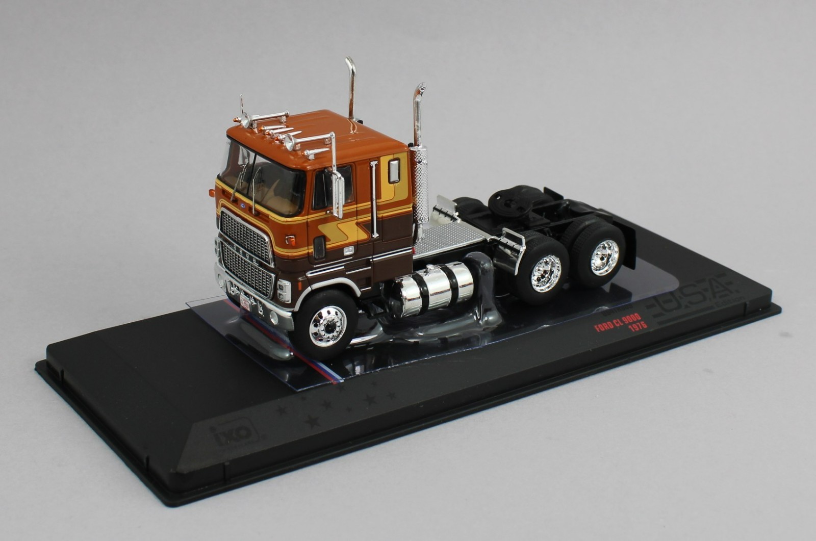 1:64 IXO Models *BROWN & TAN* FORD CL 9000 COE Semi Truck NIB!