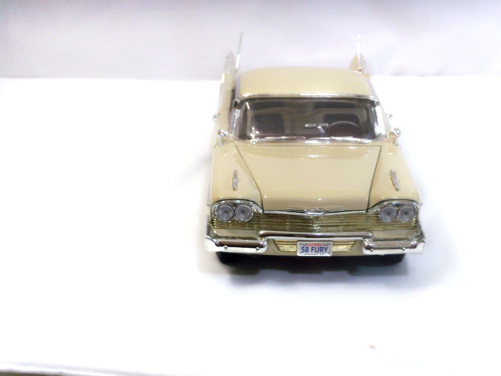 PLYMOUTH FURY 1958 MOTOR MAX 1/18TH SCALE*TLC