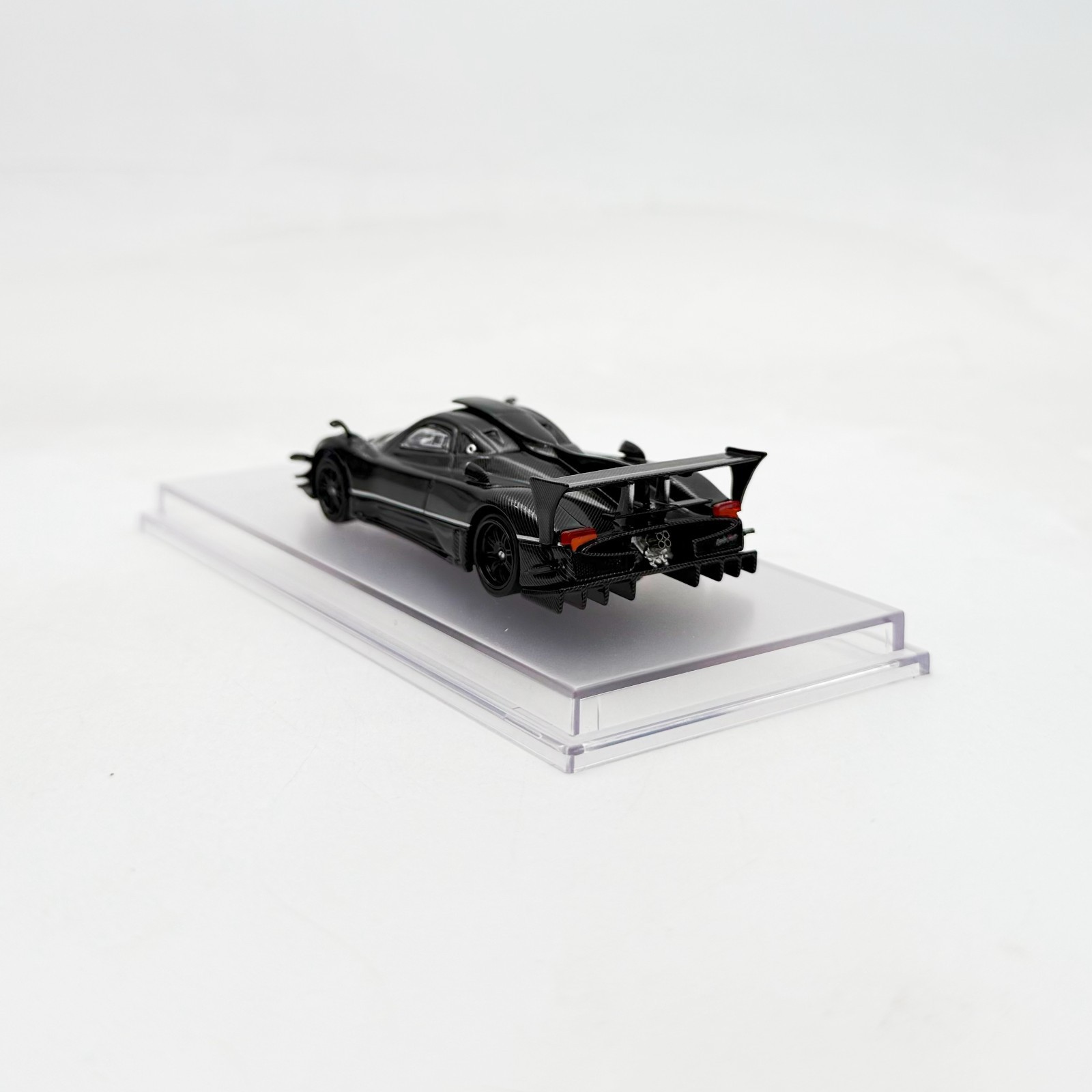 CM Model 1:64 Pagani Zonda Revolucion – Black Full Carbon – With Extra Wheels