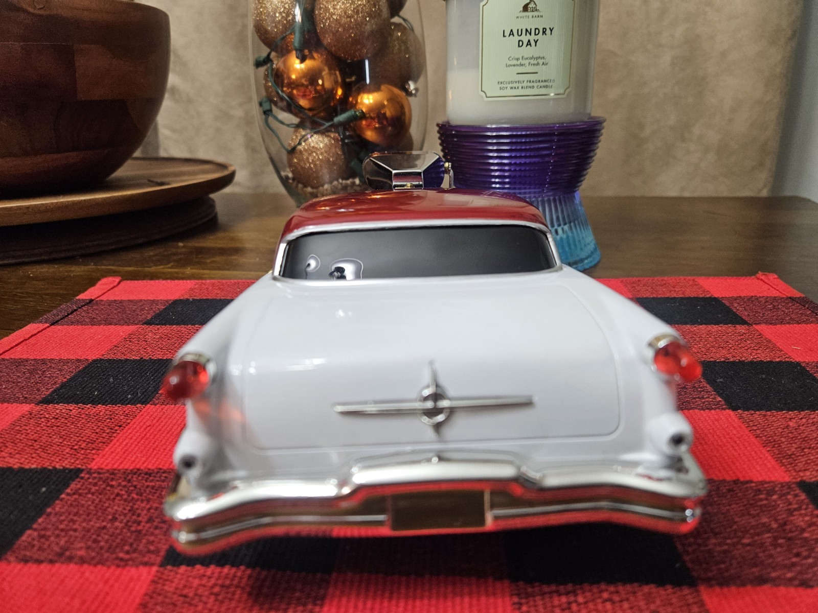 56 OLDS 88,RED WHITE,1/18 MUSCLE MACHINE,NO BOX,NO ROLL SLAMMED ,BEAUTY,HOT HOT