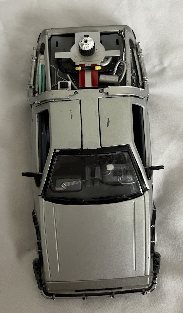 Welly 1:24 BACK TO THE FUTURE II DELOREAN Time Machine Universal Studios Car