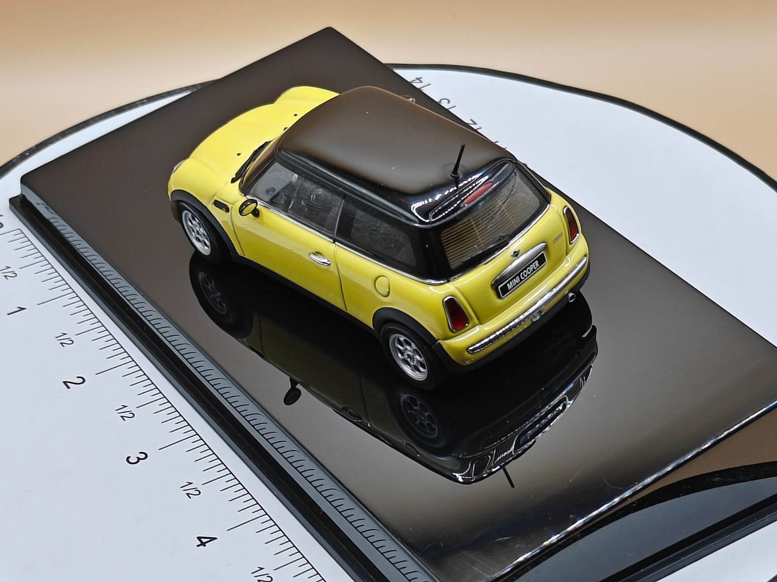 1/43 scale diecast AUTO art BMW Mini Cooper (Yellow)