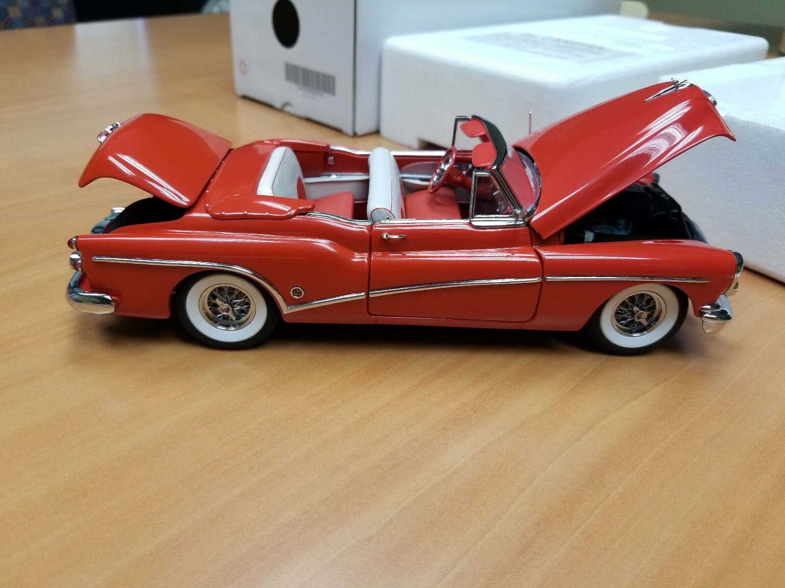 Danbury Mint 1953 Buick Skylark 1:24 Diecast Car