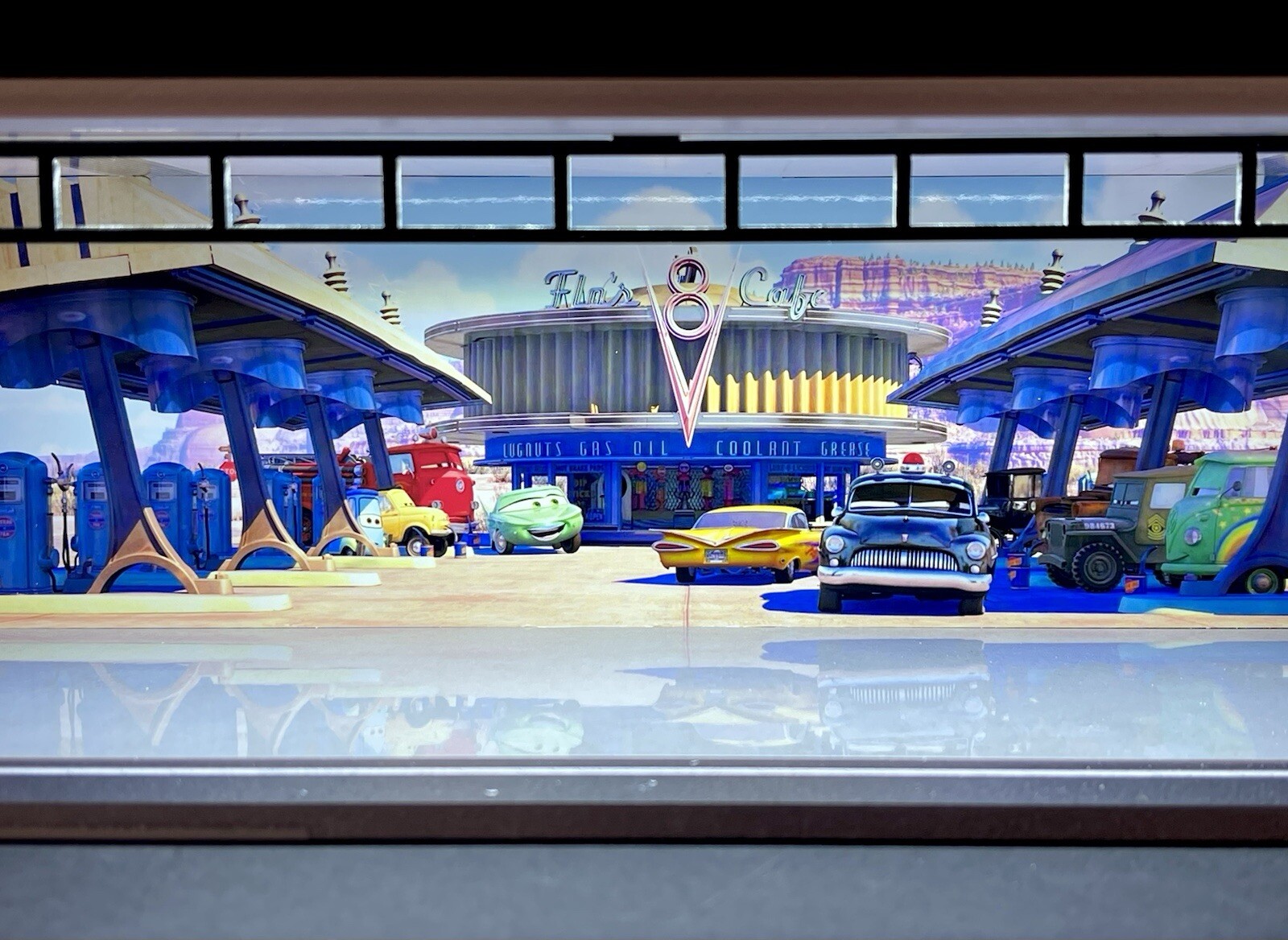 Radiator Springs Parking Lot Model Diorama Garage LED Lit Hot Wheels 1/64 Scale