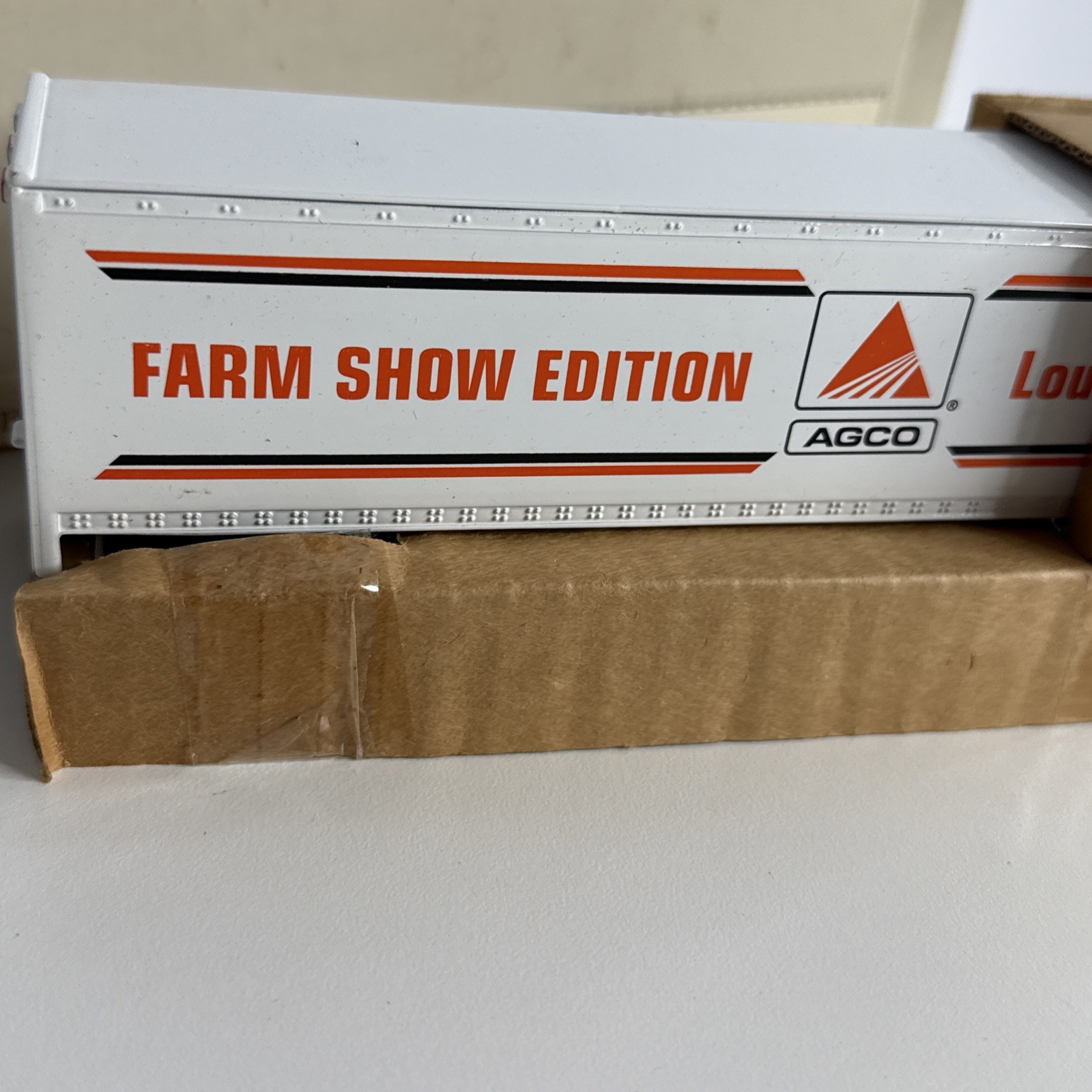 SPECCAST 1:64 KENWORTH T2000 TRACTOR W/TRAILER Farm Show Edition Louisville KY