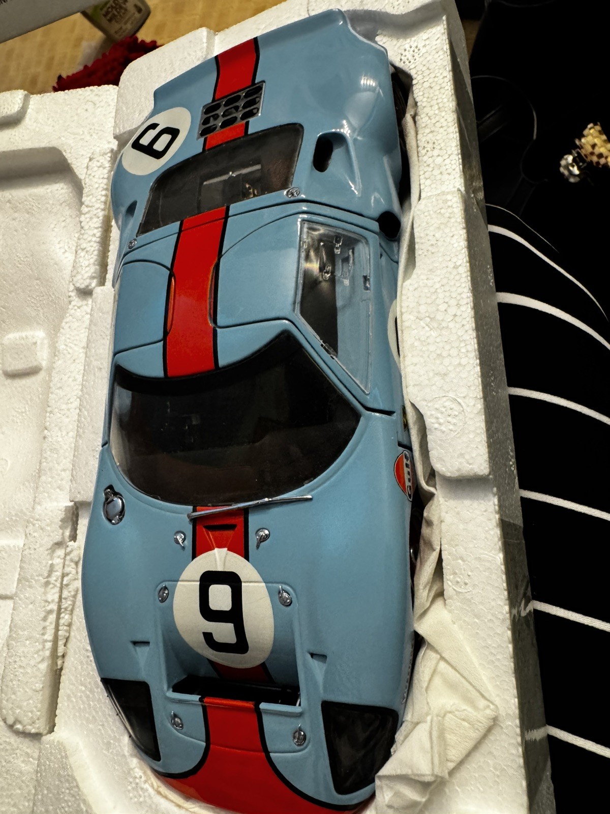 CMR 1/12 Scale Model Car 12005 – Ford GT40 #9 – Blue
