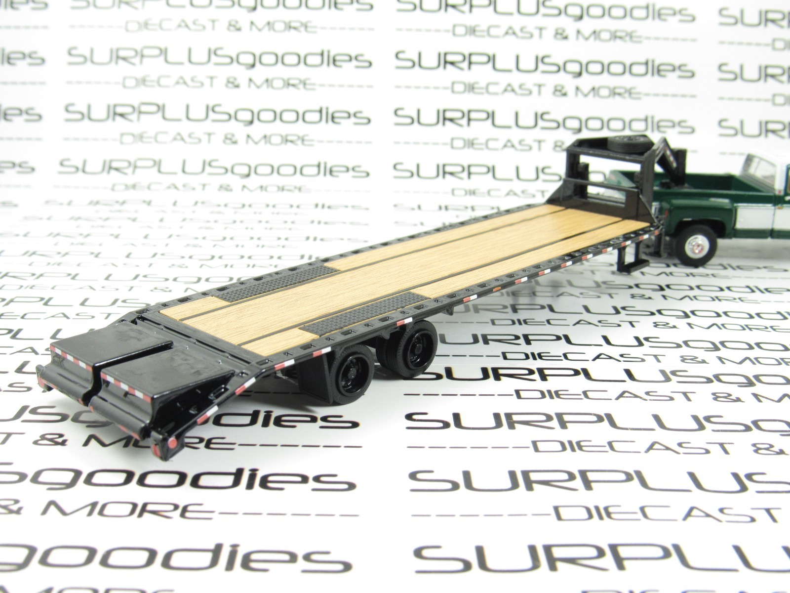 IXO 1:64 Green 1973 GMC SIERRA GRANDE 3500 Crew Cab Dually w/Gooseneck Trailer
