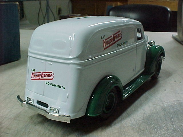 KRISPY KREME 1938 CHEVROLET DIECAST PANEL TRUCK 1:25 Scale COIN BANK