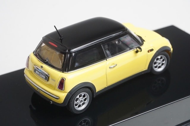 1:43 AUTOart 54826 BMW Mini Cooper Yellow model car